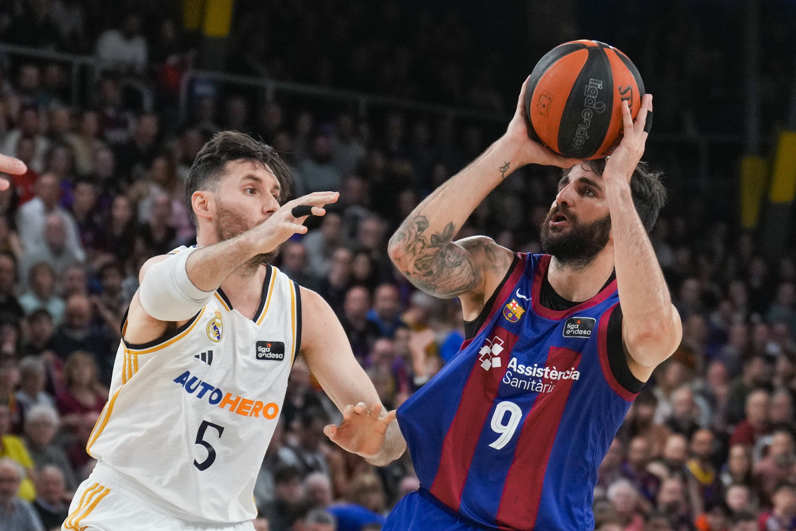 Ricky, ante Rudy, en el Clásico del Palau.