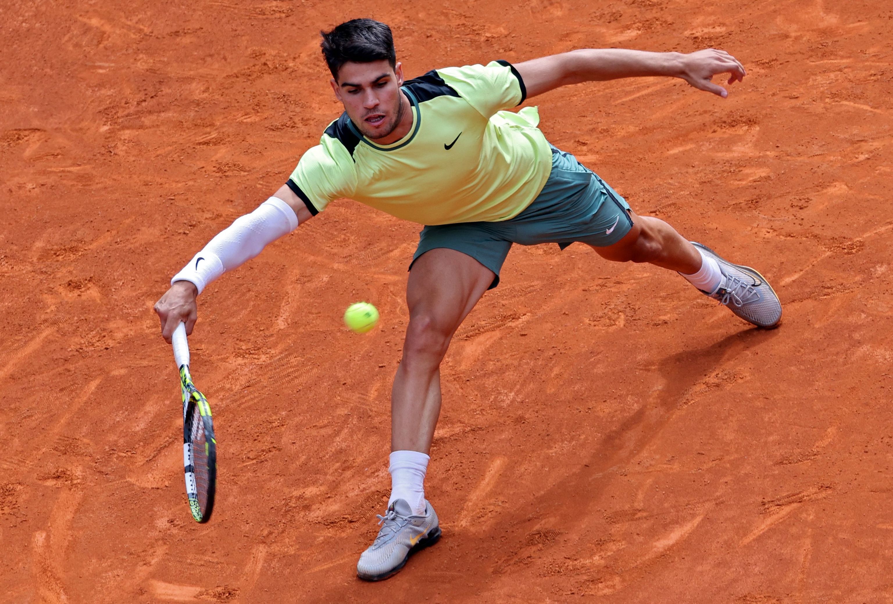 Alcaraz rescata una pelota ante Seyboth Wild.