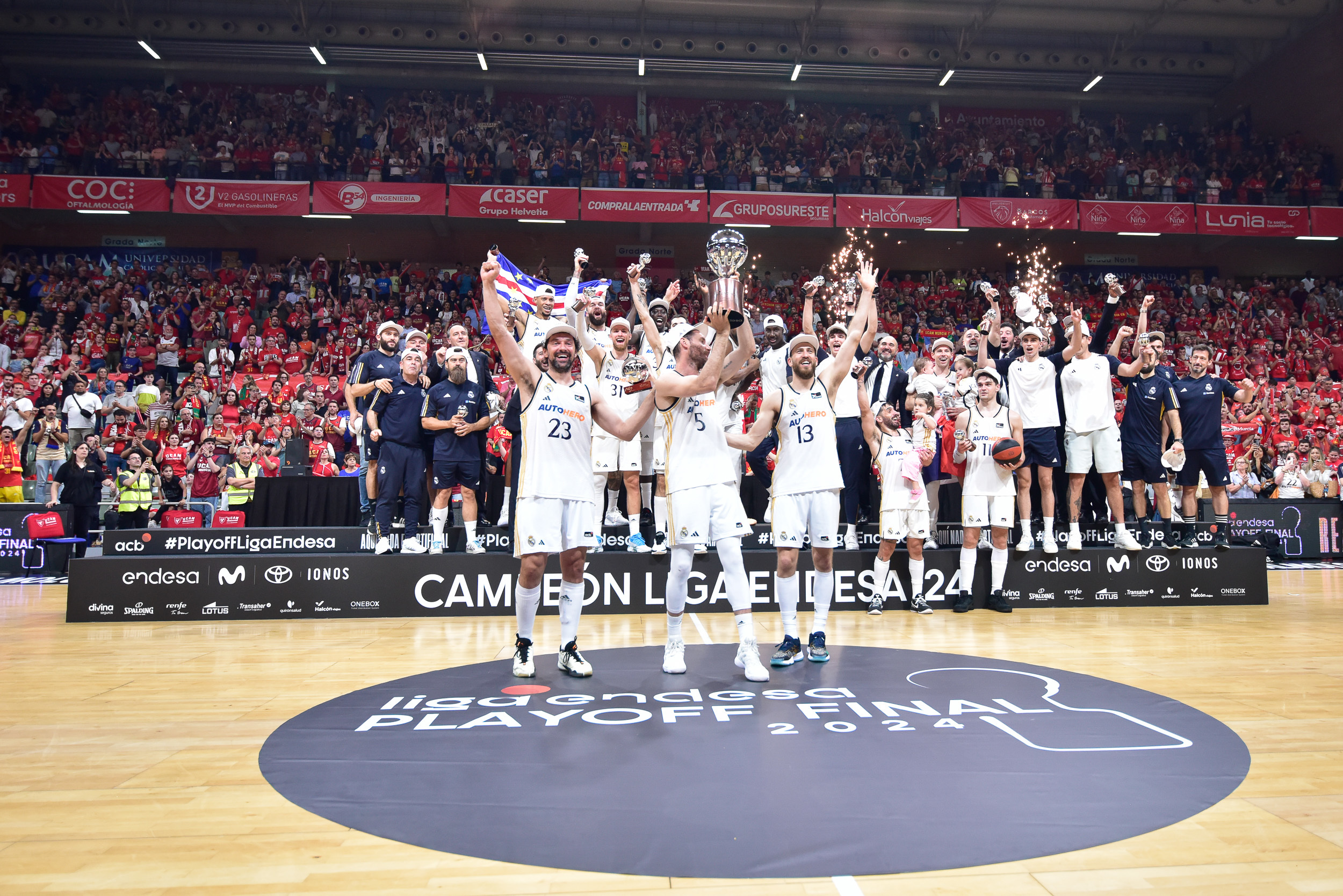 Rudy, Chacho y Llull levantan la ACB en Murcia.