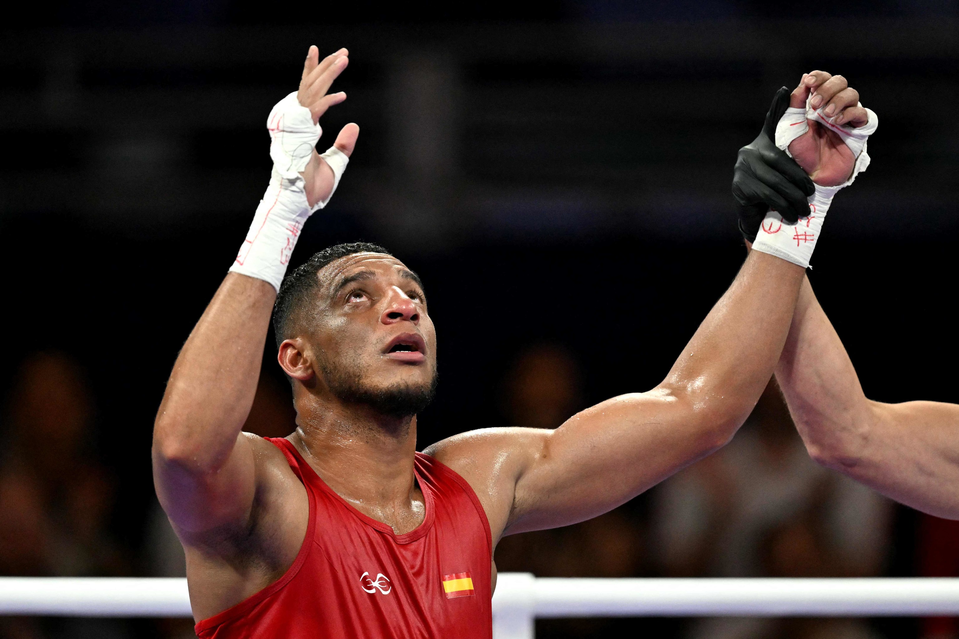 Reyes Pla, tras ganar su combate al chino Han, en París.