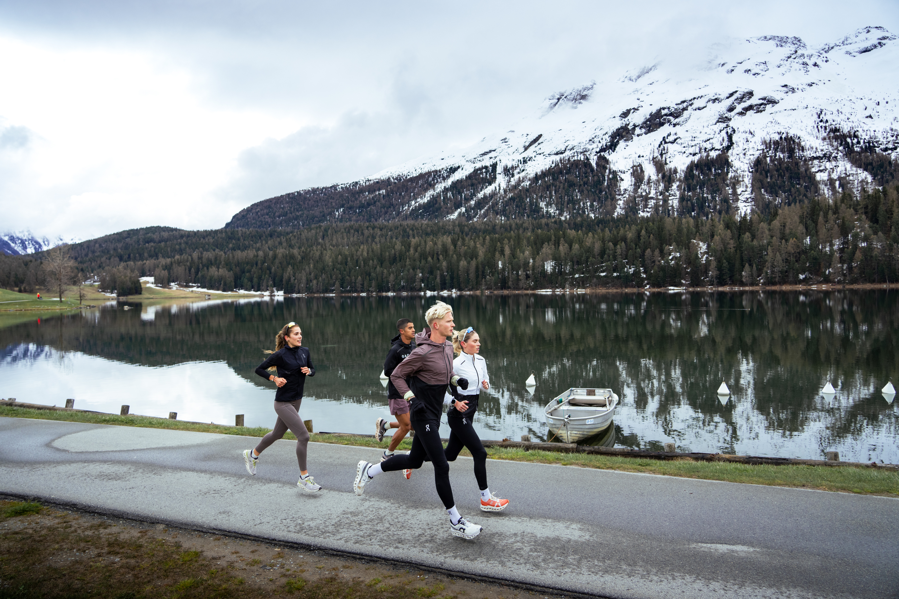El equipo OAC, entre ellos Marta García y Moha Attaoui (al final), entrenan en St. Moritz.