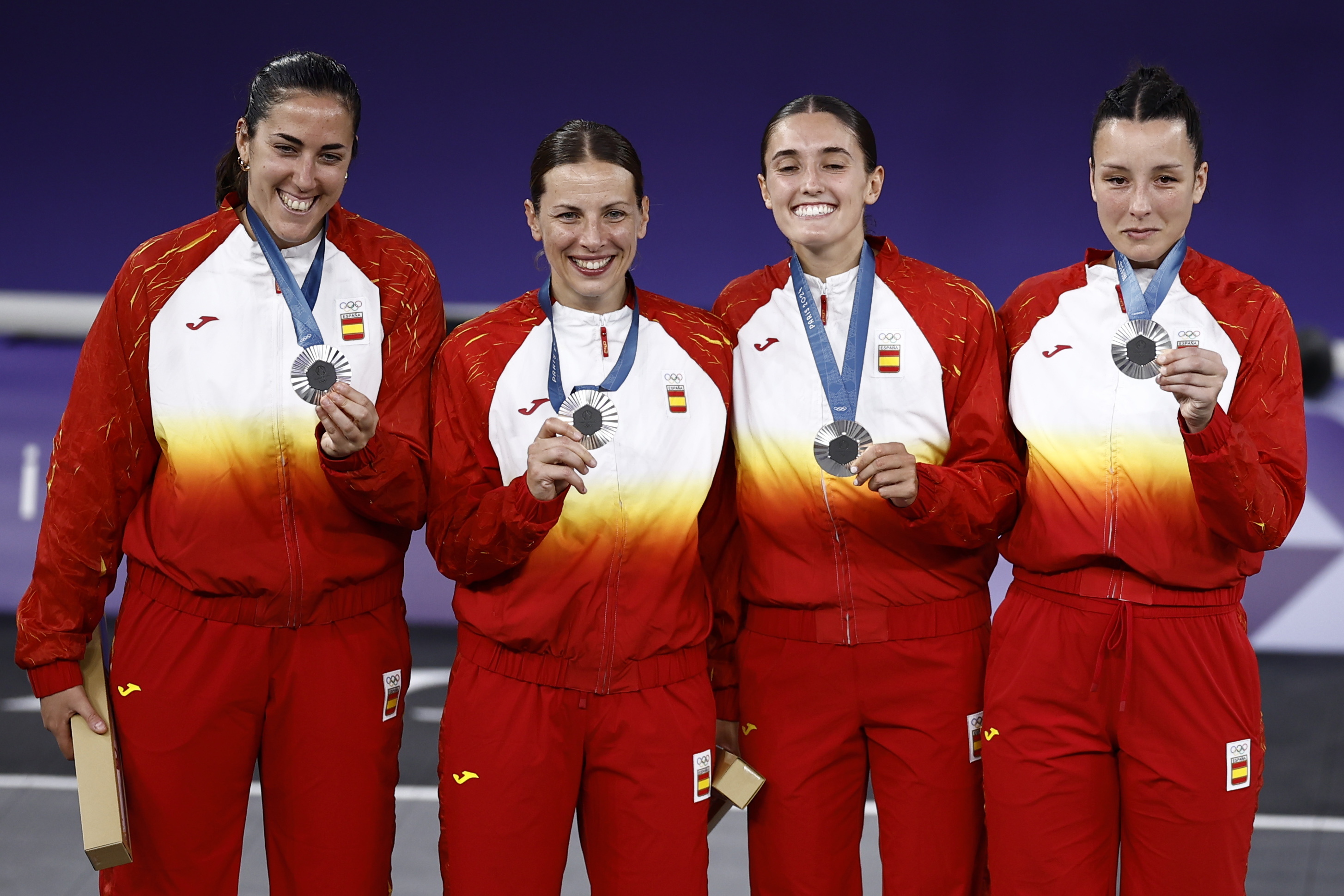 La selección española femenina de 3x3, con la medalla de plata.