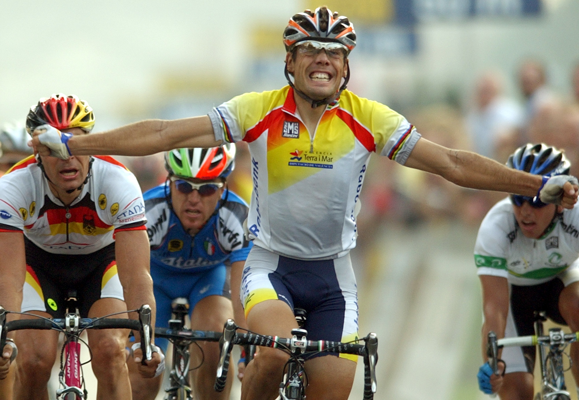 Freire celebra la victoria en el Mundial de Verona de 2004