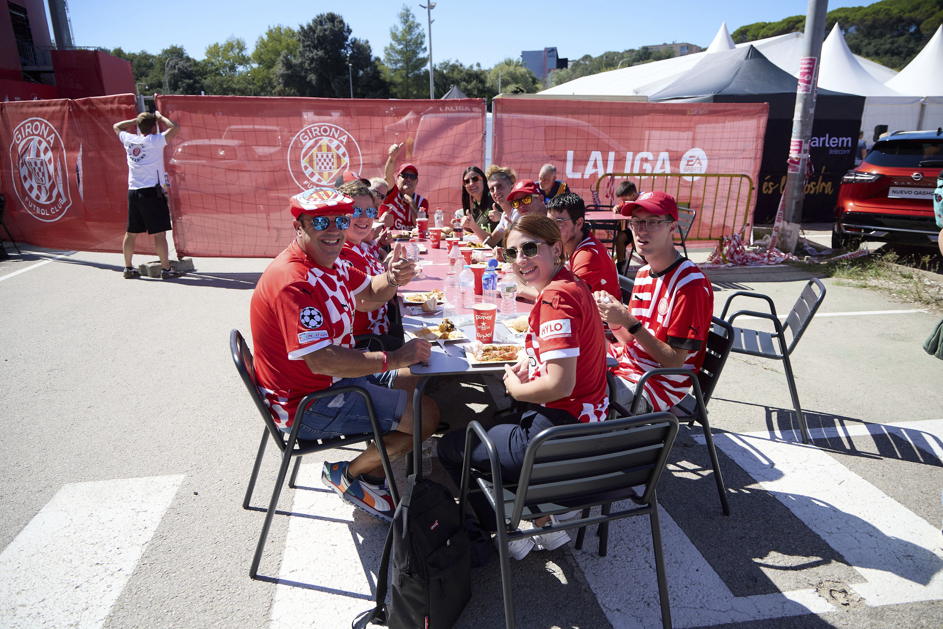 Aficionados del Girona, antes del último partido ante el Barça.