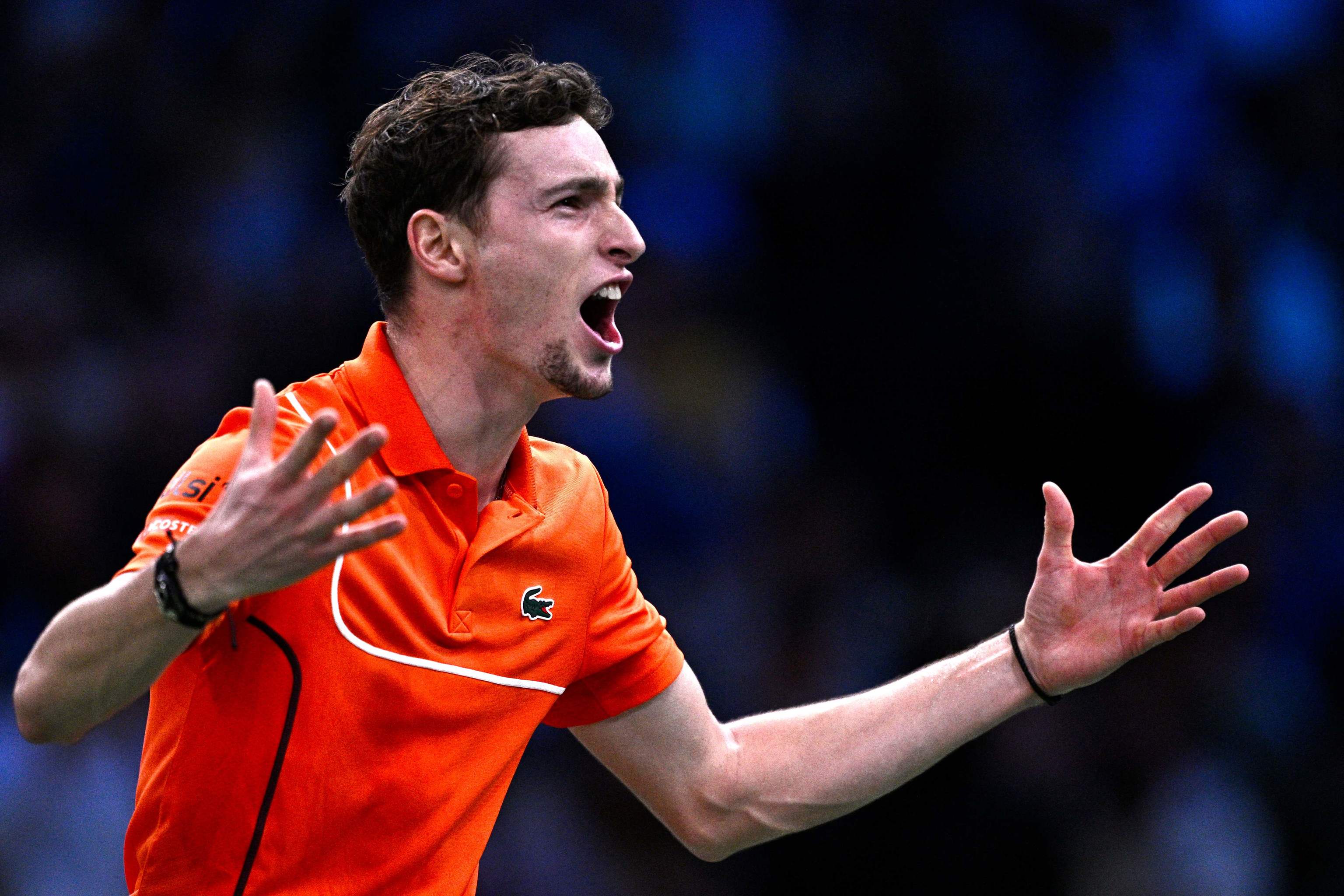 Humbert festeja su triunfo ante Alcaraz.