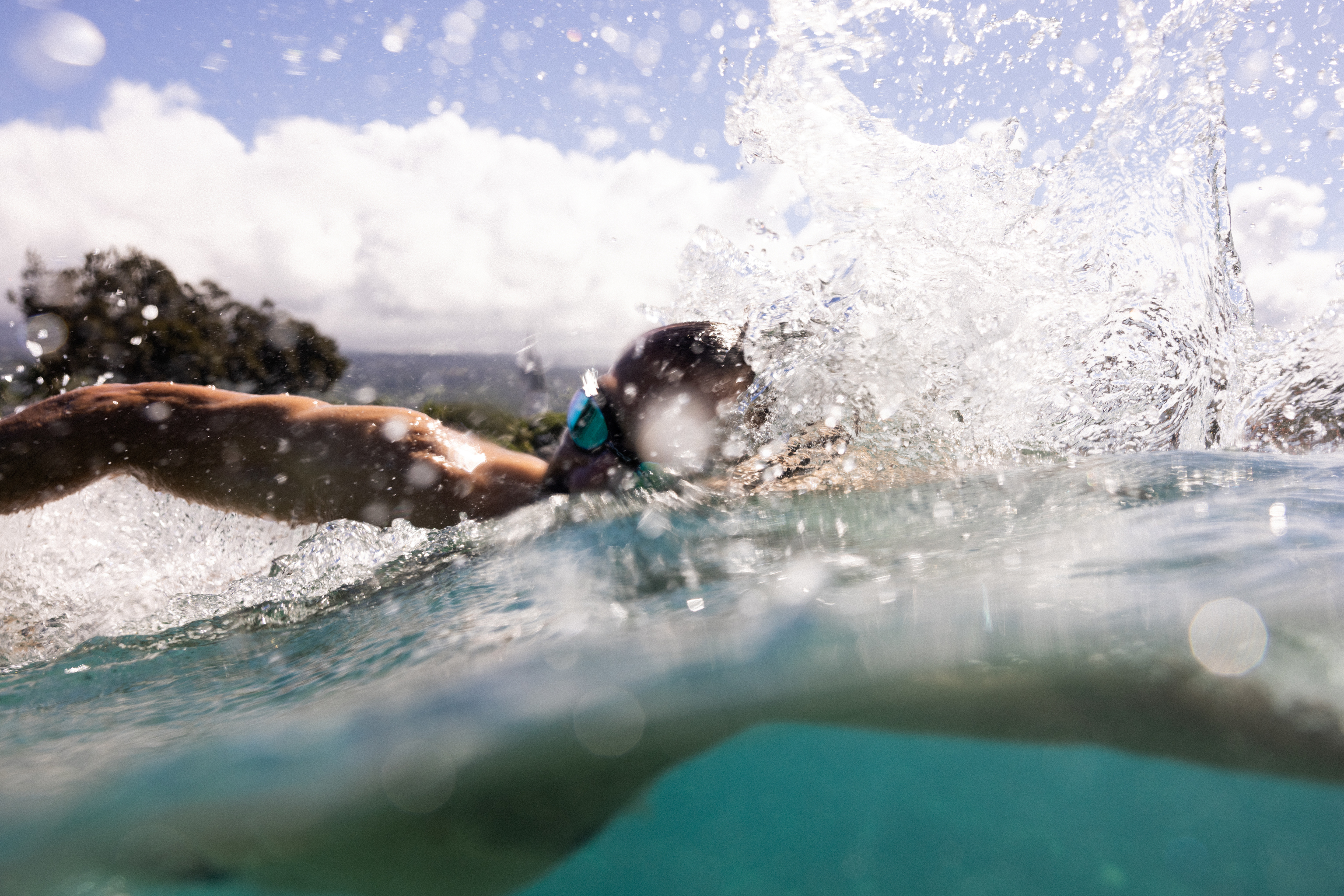 Antonio Benito, nadando en Hawaii.