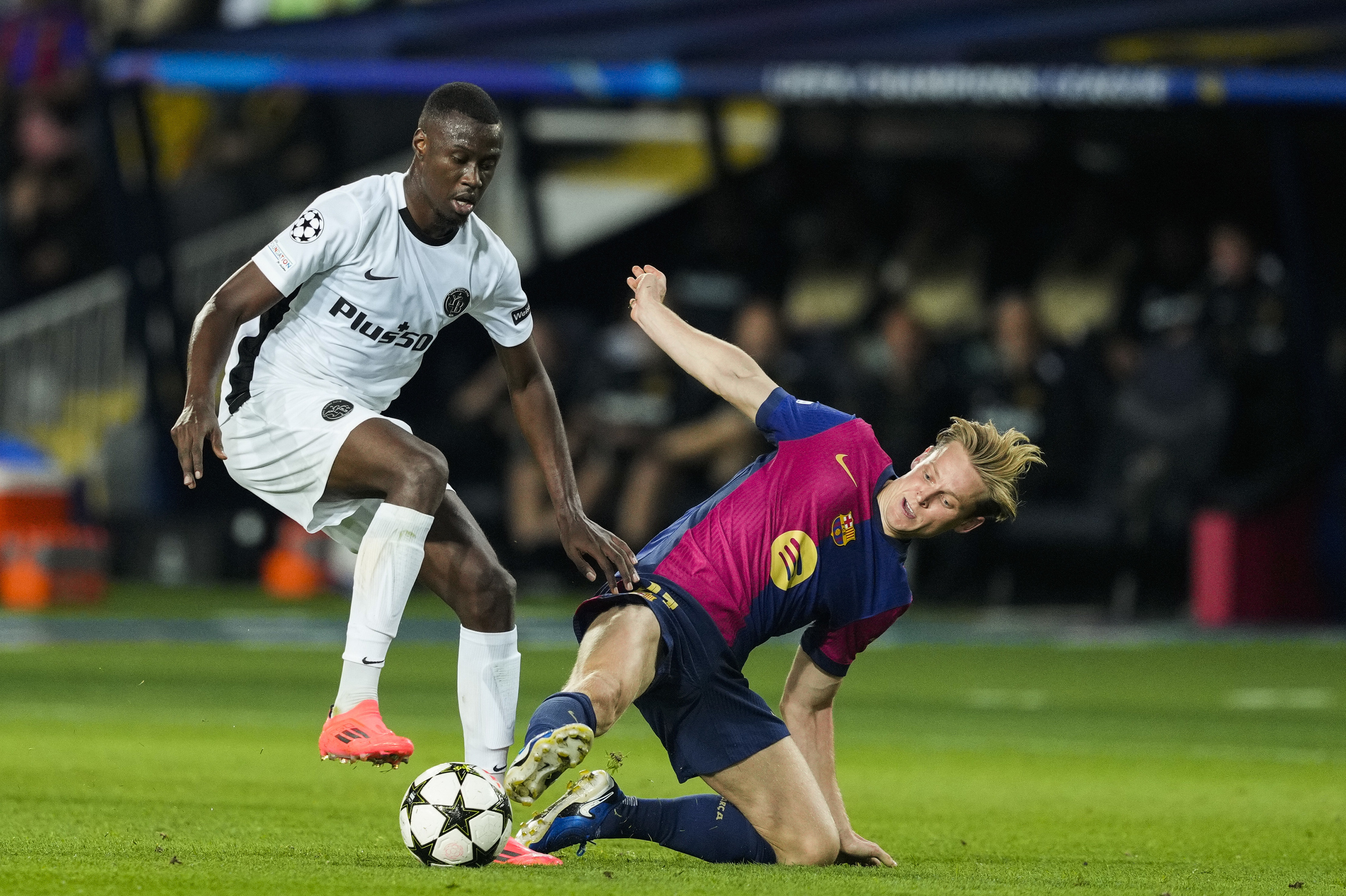 De Jong, durante el partido del miércoles en Montjuïc.