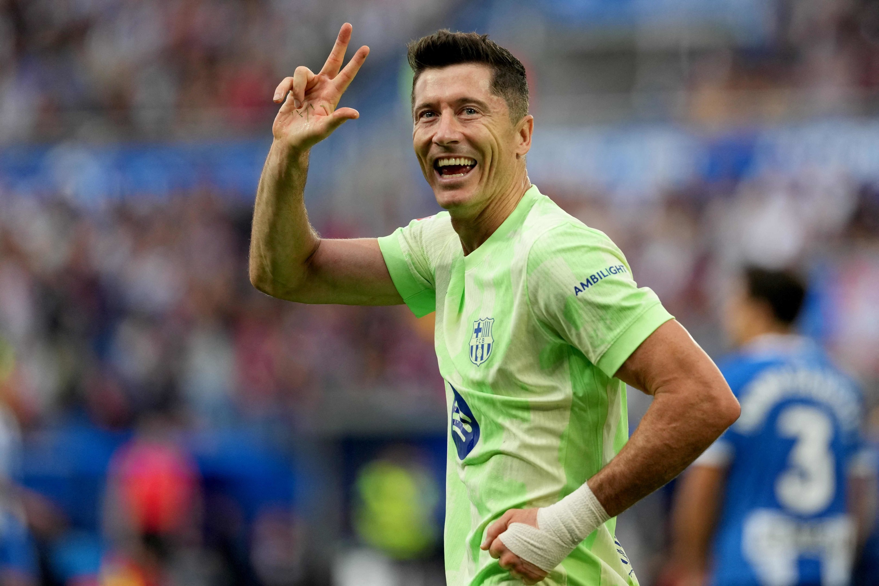 Lewandowski celebrando sus tres tantos.
