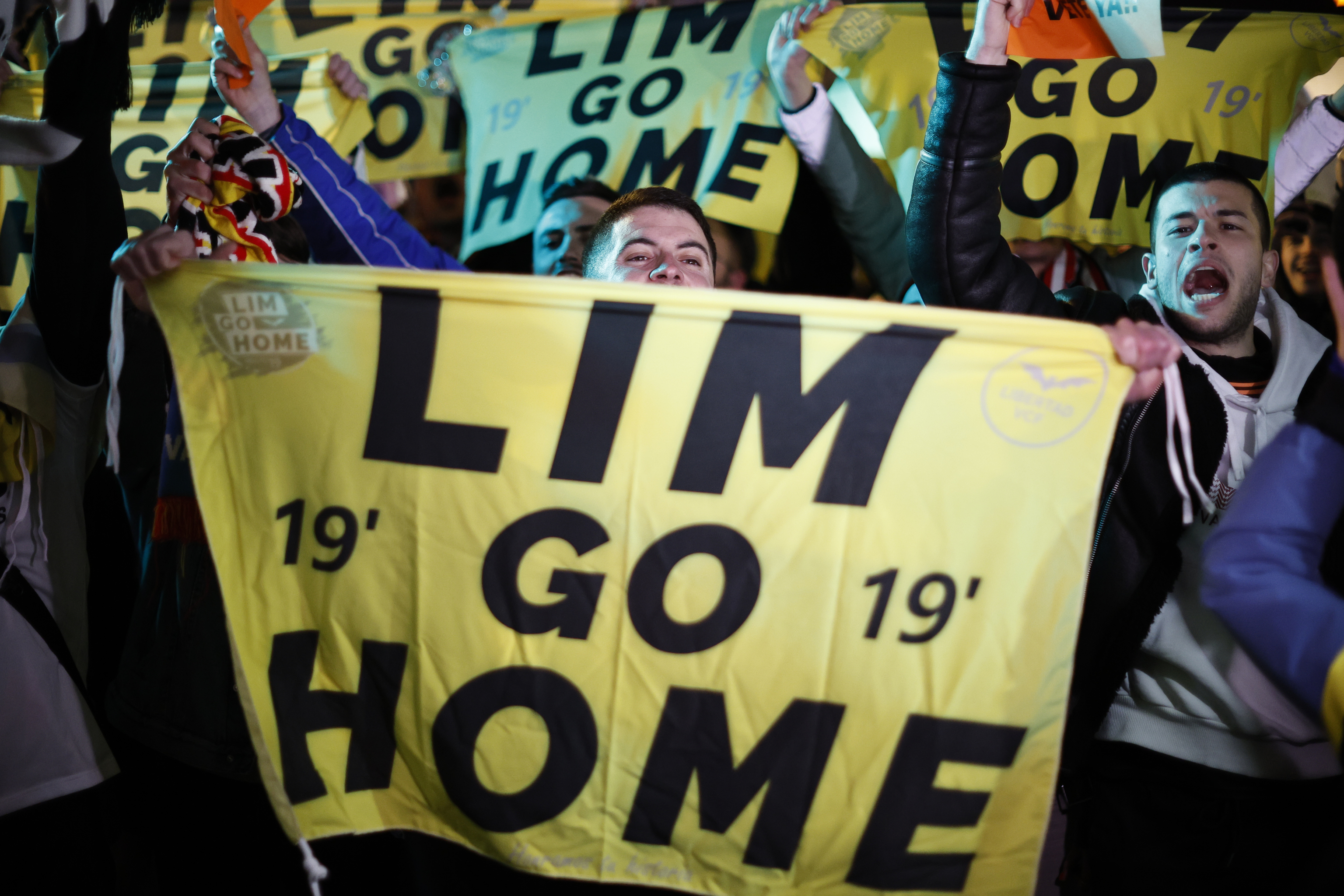 La conocida pancarta de 'Lim go home' en una de las protestas de la afición.