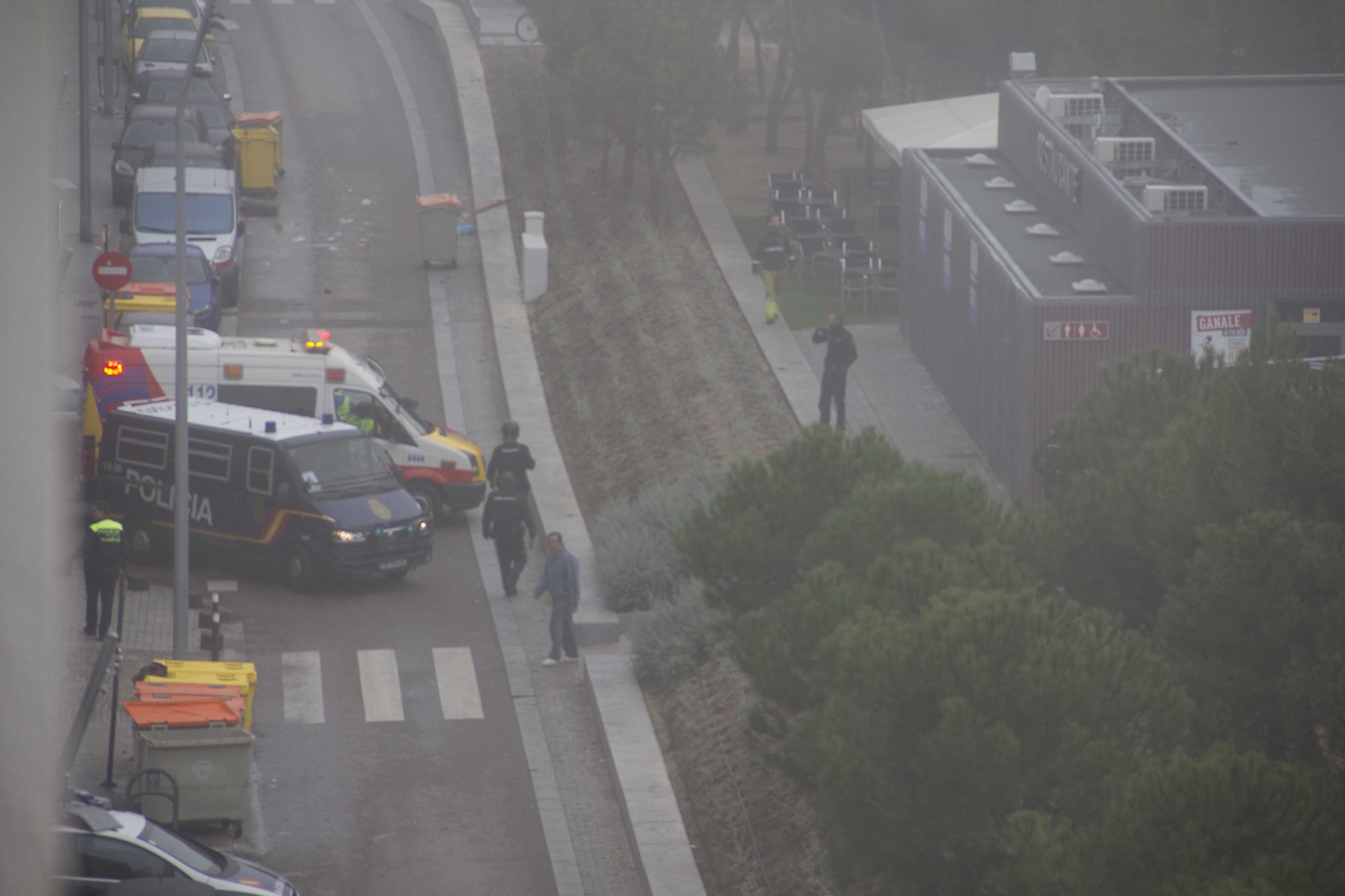 Servicios de emergencias en el lugar de la riña.