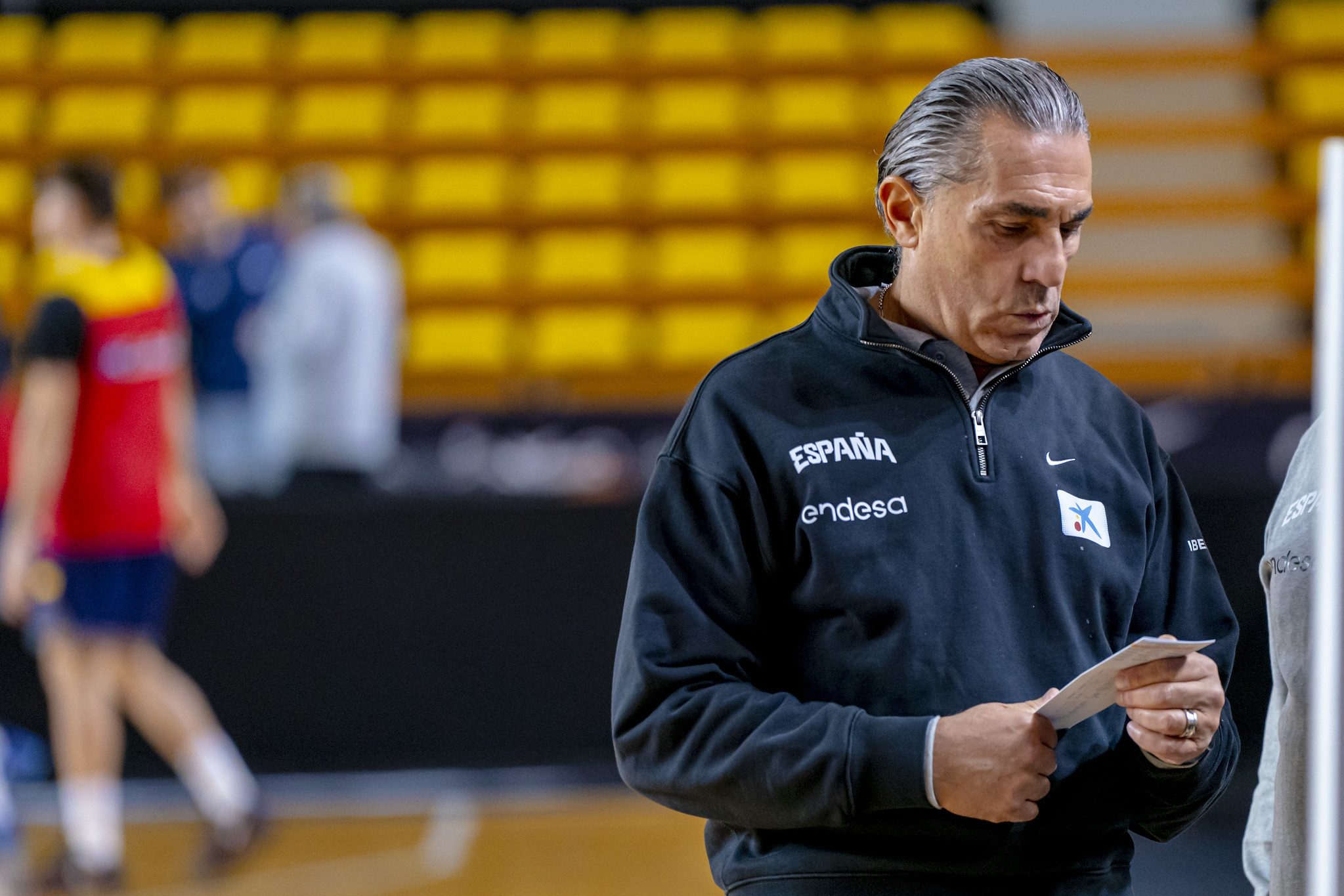 Scariolo, durante el entrenamiento de la selección en Ourense.