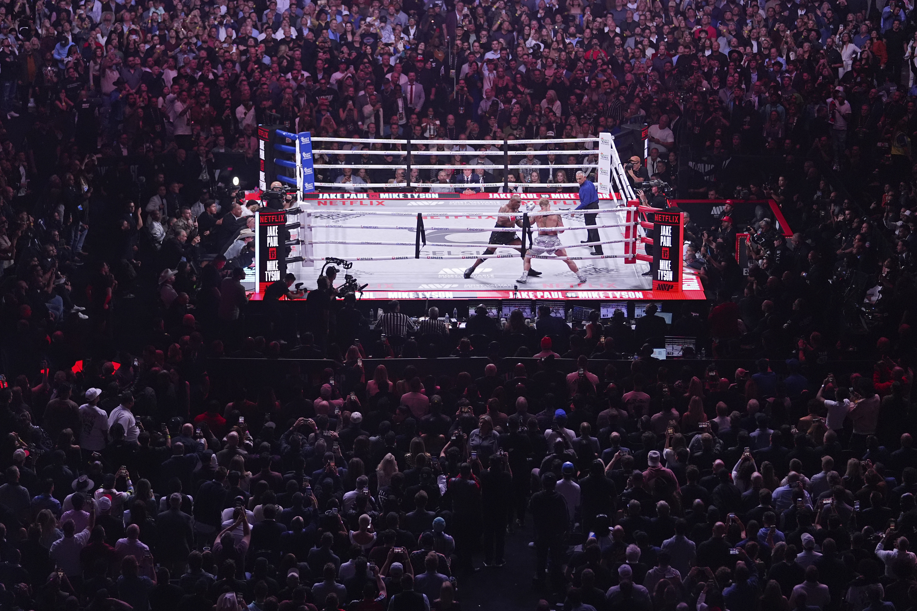 Momento de la pelea entre Tyson y Paul.