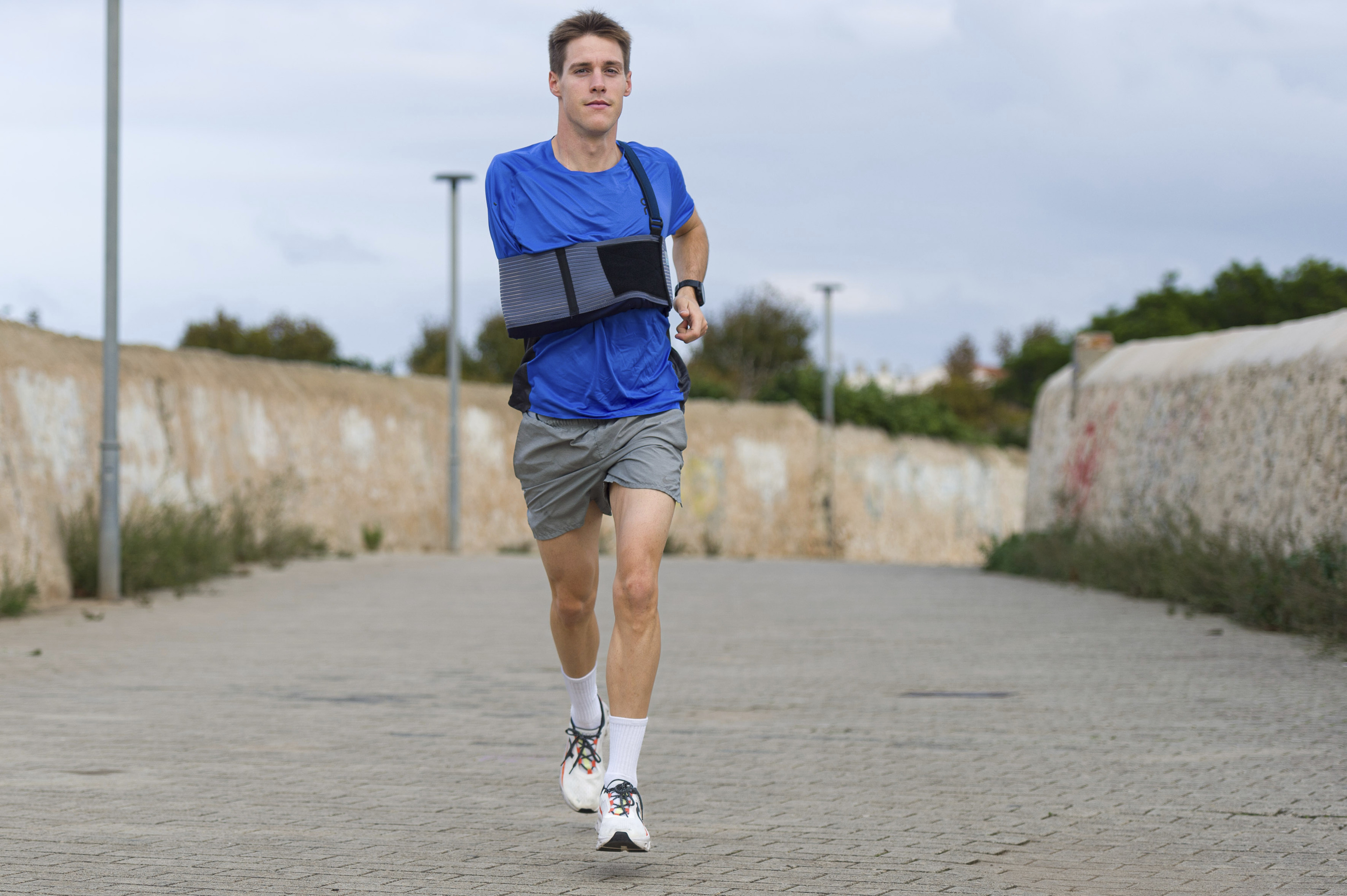 El triatleta paralímpico Nil Riudavets, en Mahón.