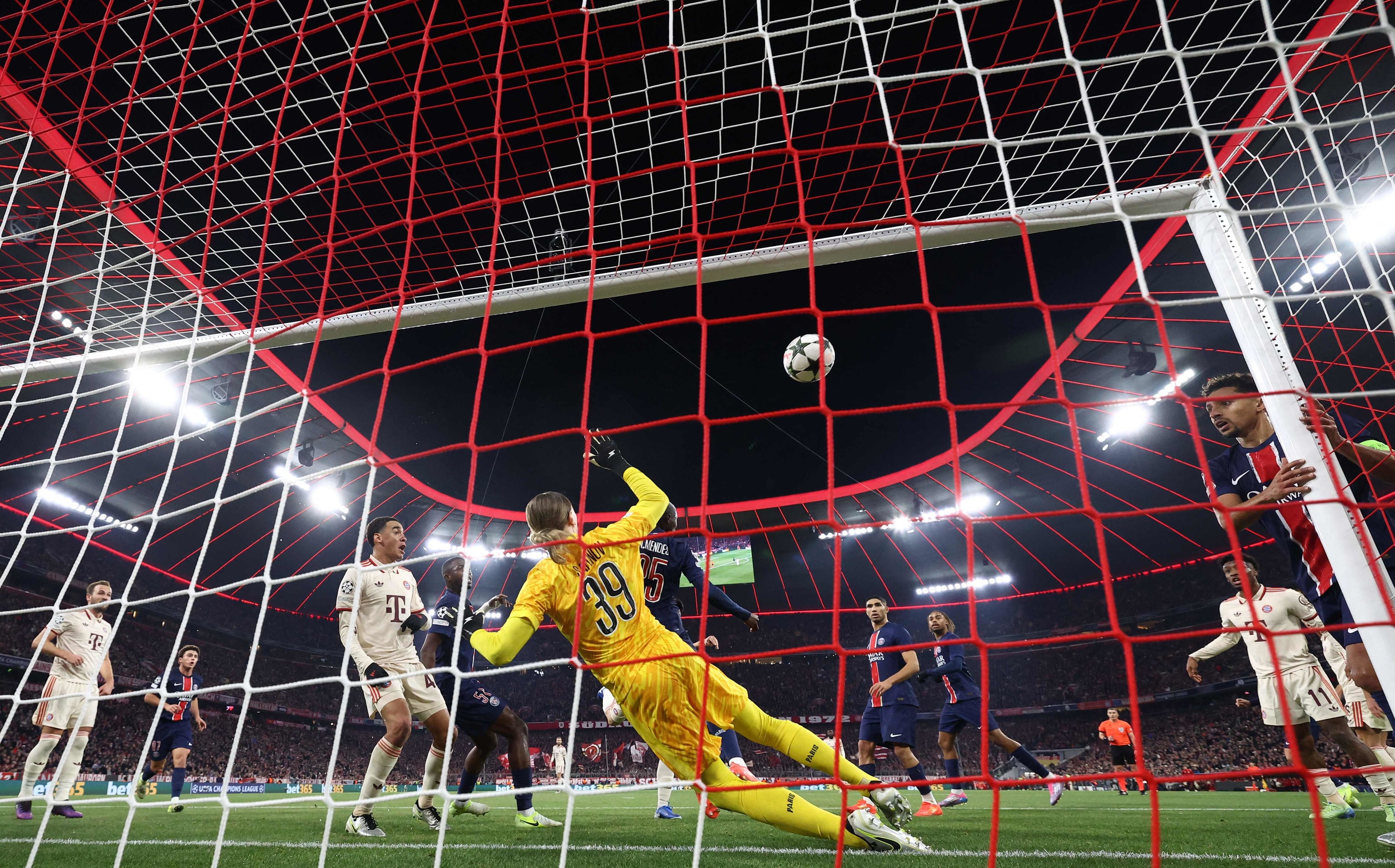 Sáfonov, en la acción del 1-0 del Bayern.