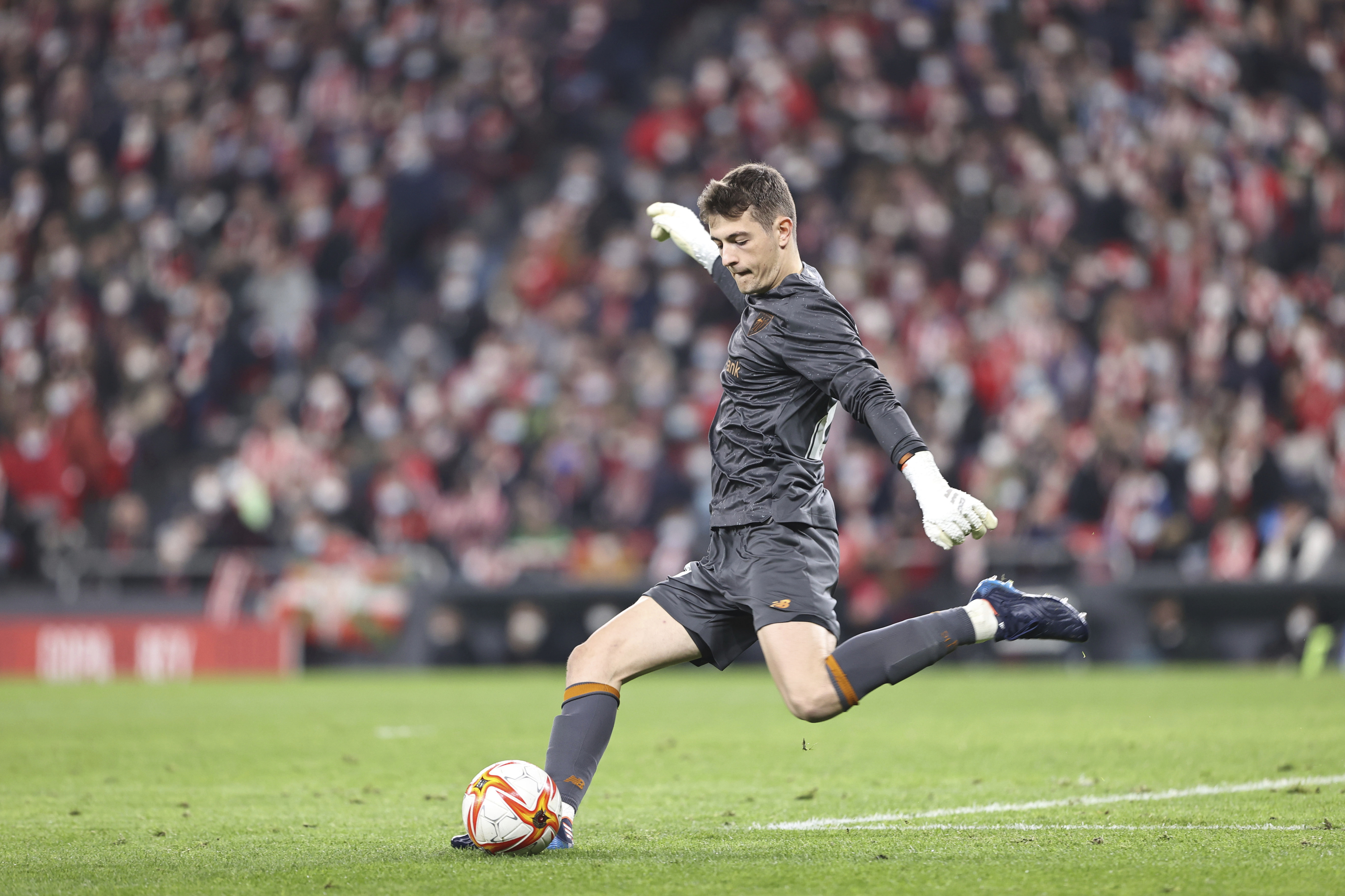 Julen Agirrezabala, en un partido de Copa ante el Valencia.