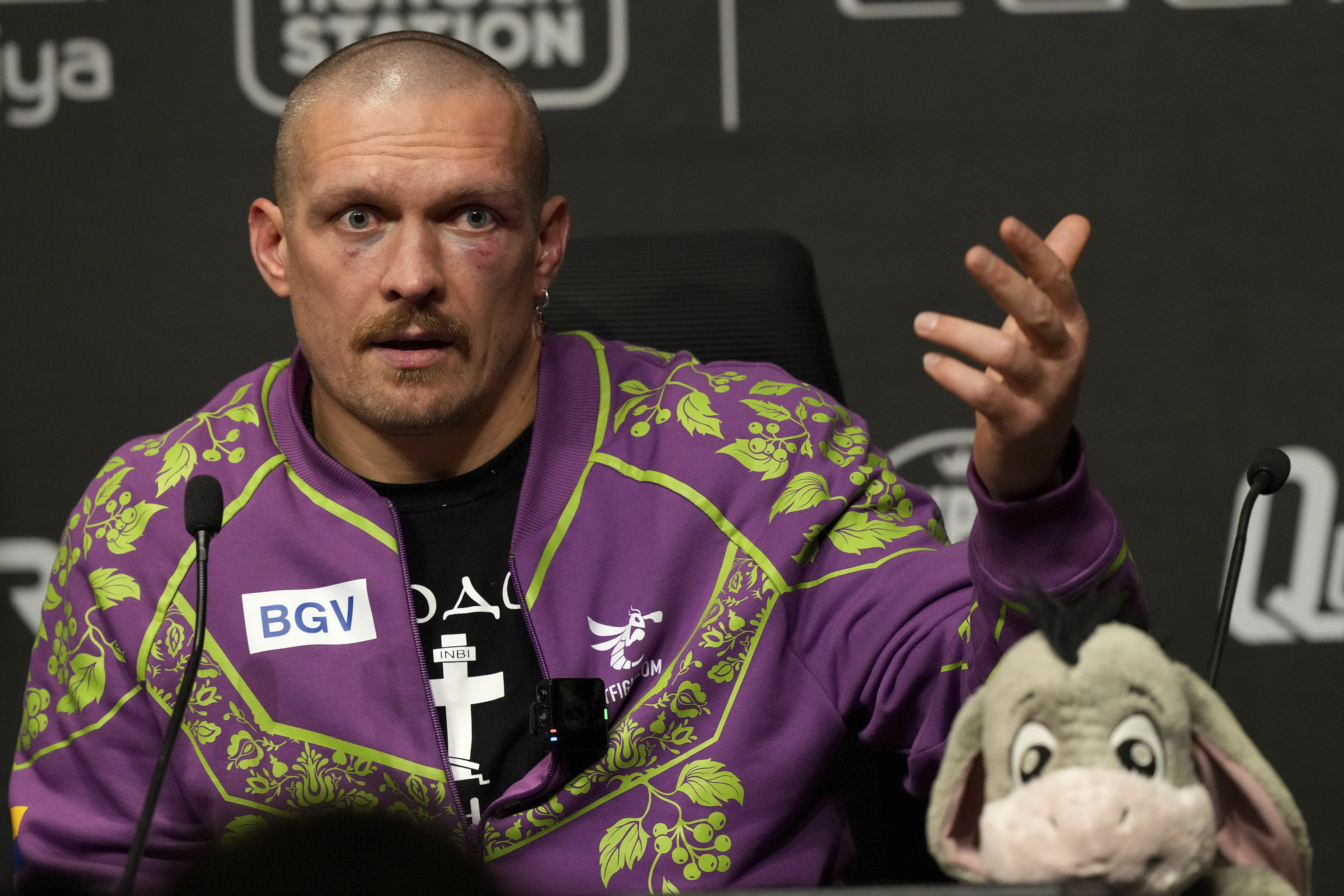 Usyk junto a Igor en rueda de prensa.