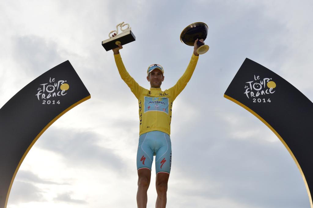 Nibali, en los Campos Elíseos, tras ganar el Tour de 2014.