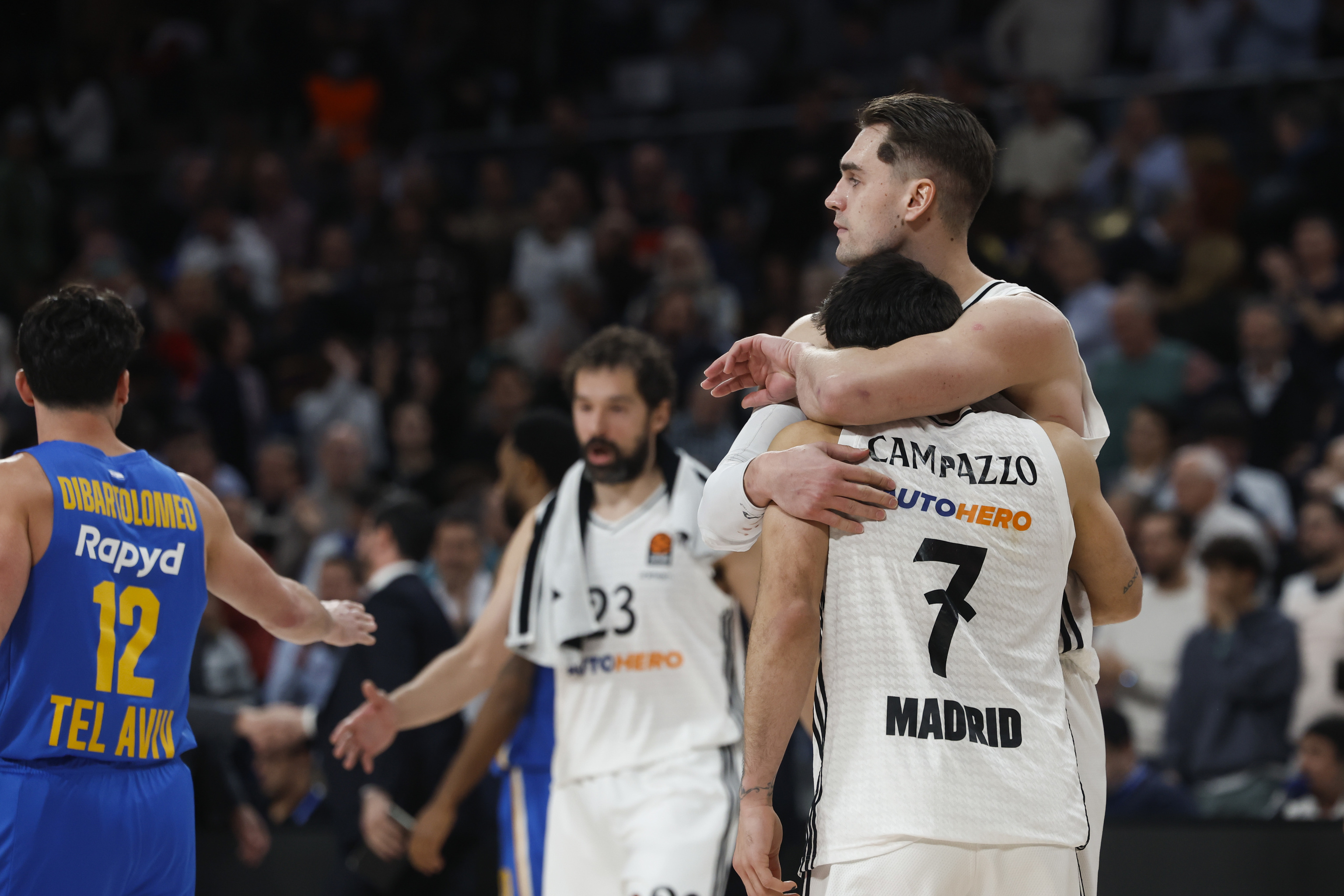 Hezonja y Campazzo, tras la victoria.