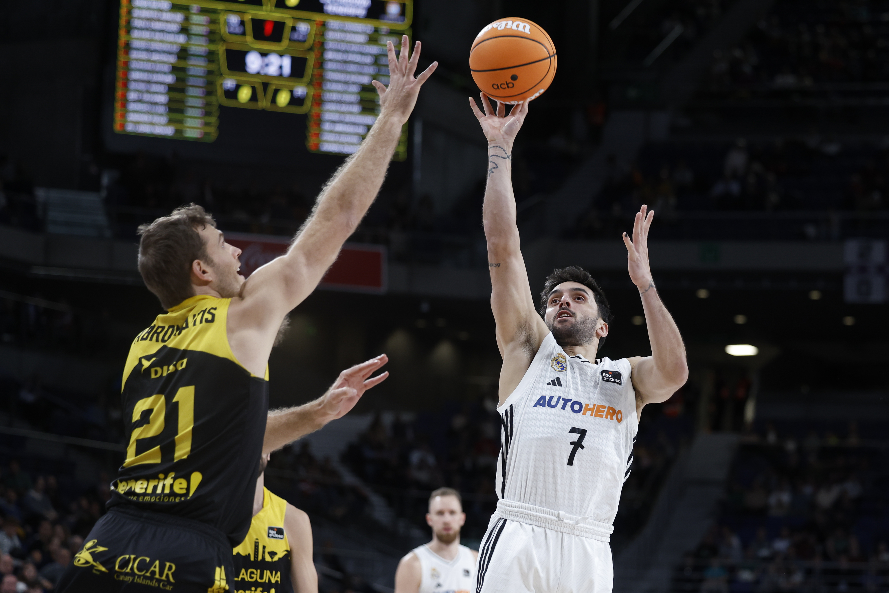 Campazzo ejecuta una entrada, ante el Tenerife.