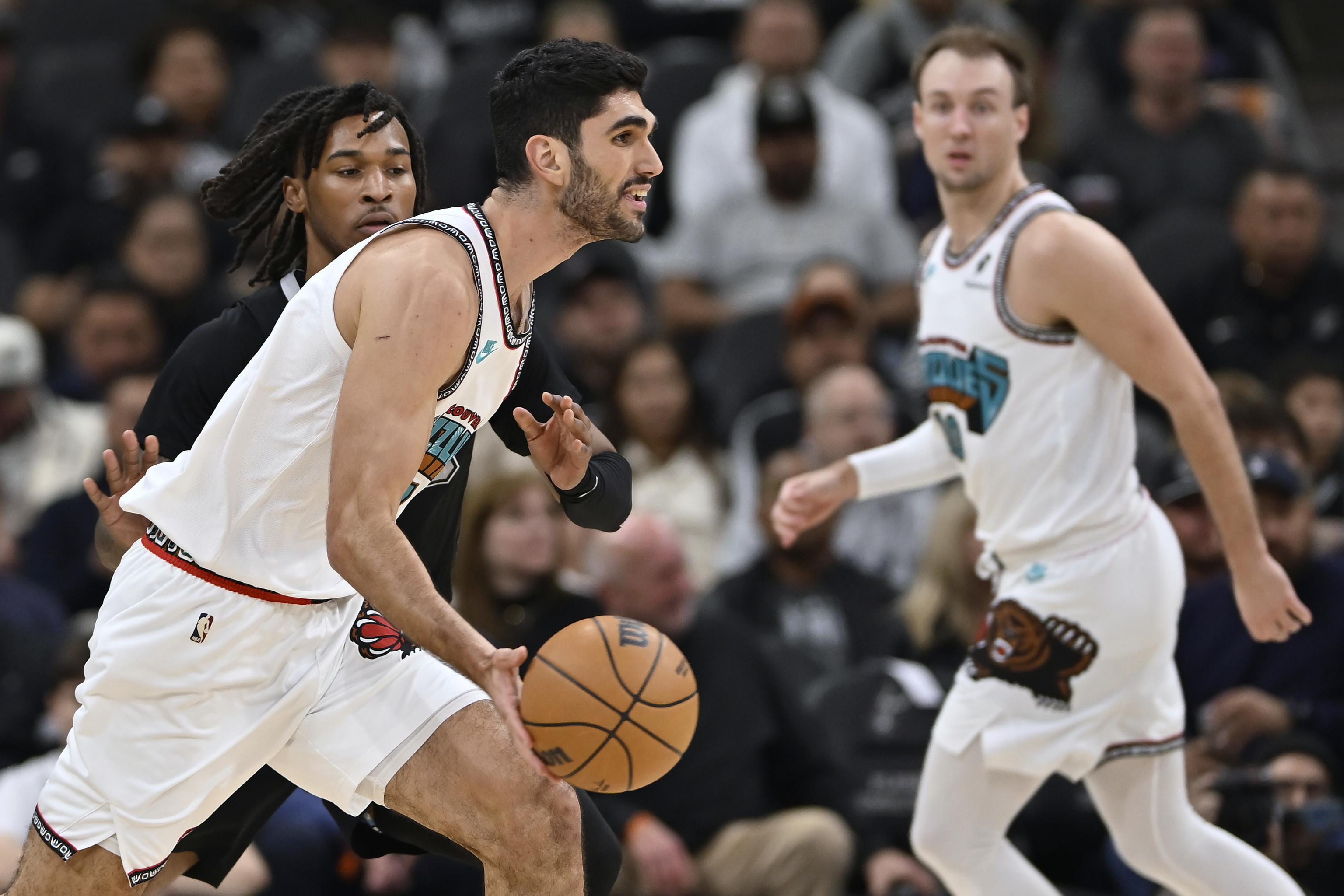 Santi Aldama, ante los Spurs.