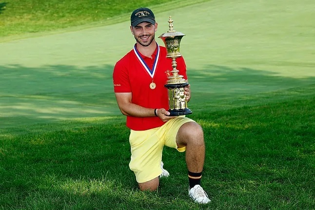 Ballester, con el trofeo del US Amateur.
