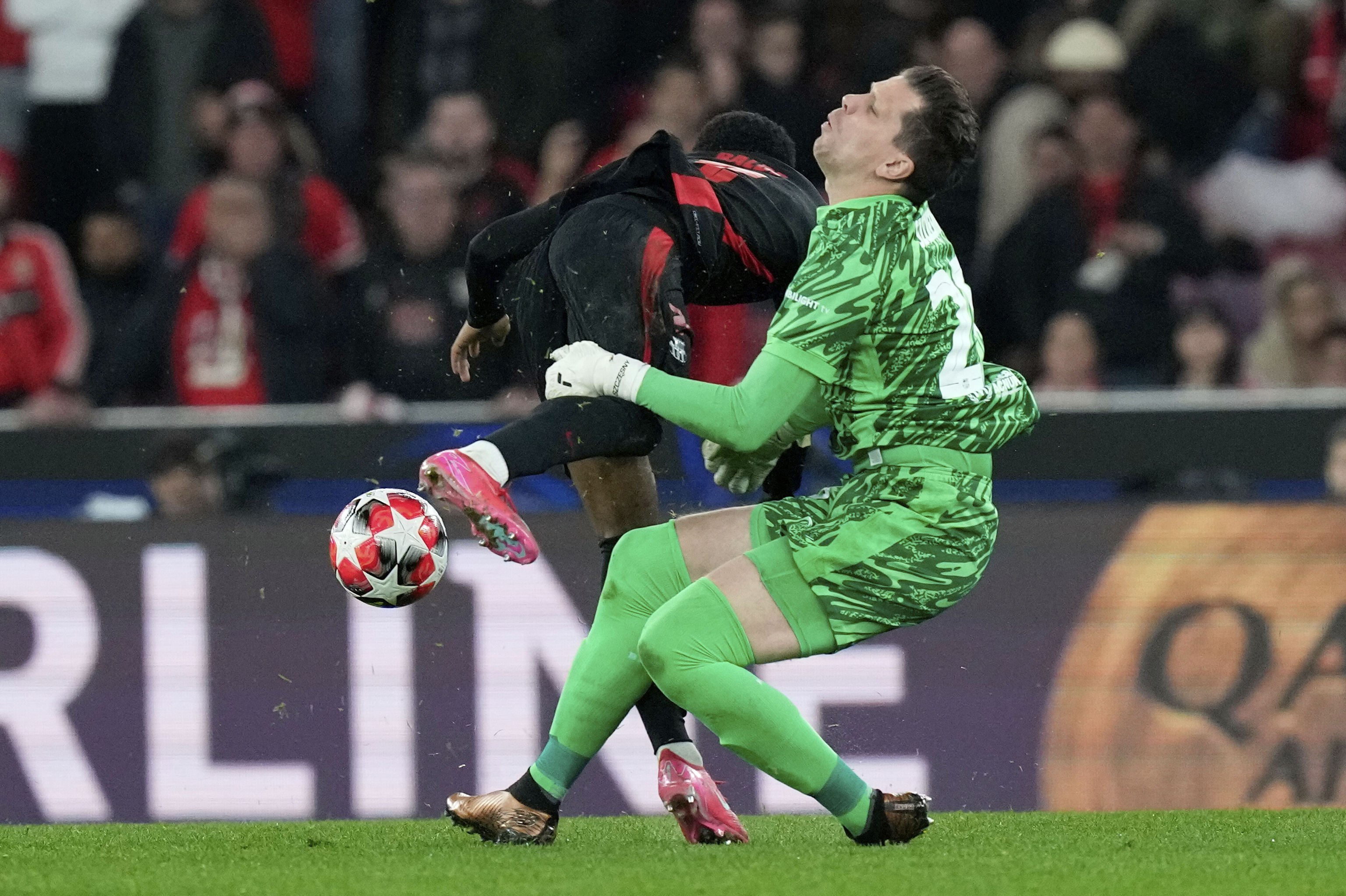 El malentendido entre Szczesny y Balde que dejó en bandeja el 2-1.