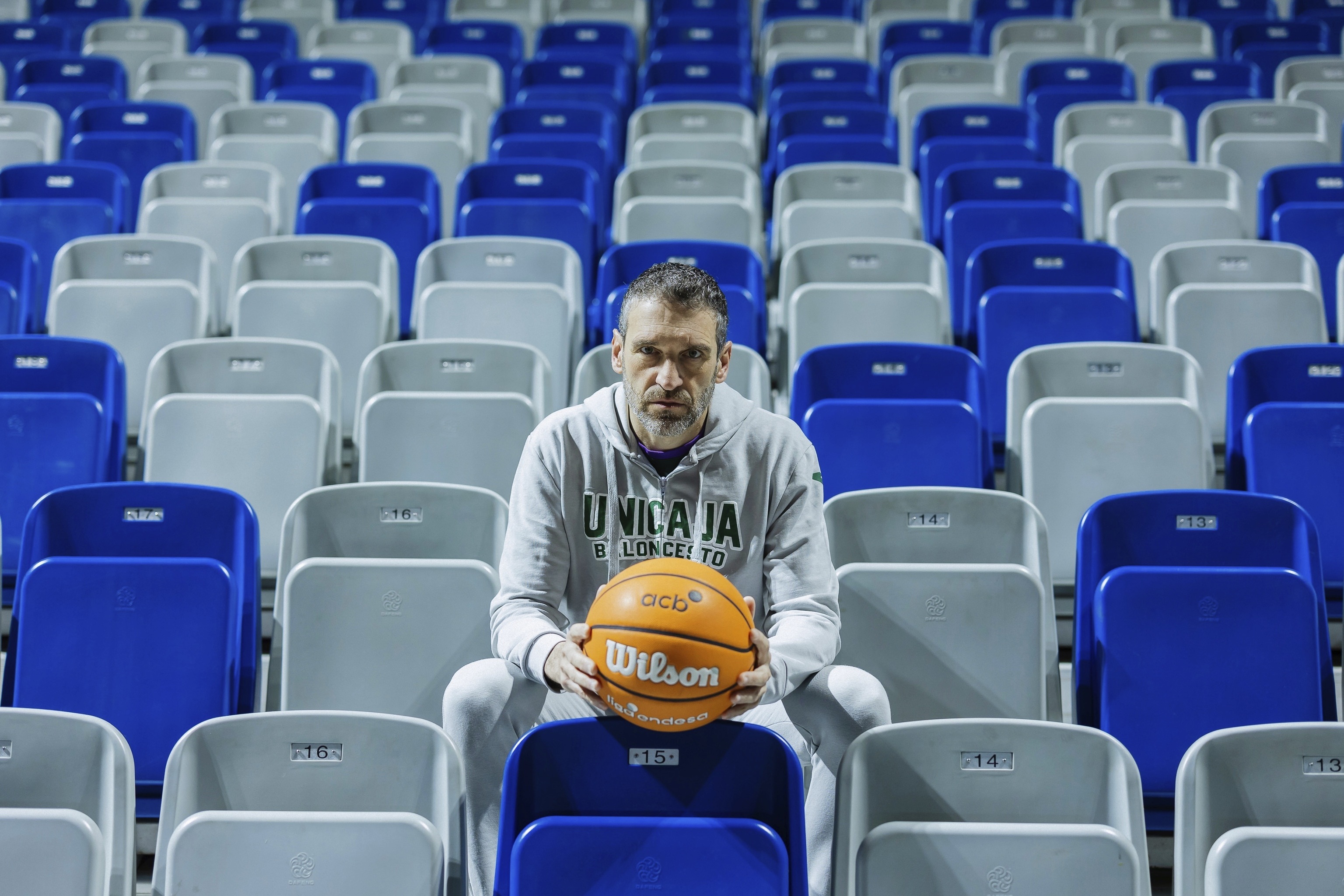 Ibon Navarro, en las gradas del Carpena.