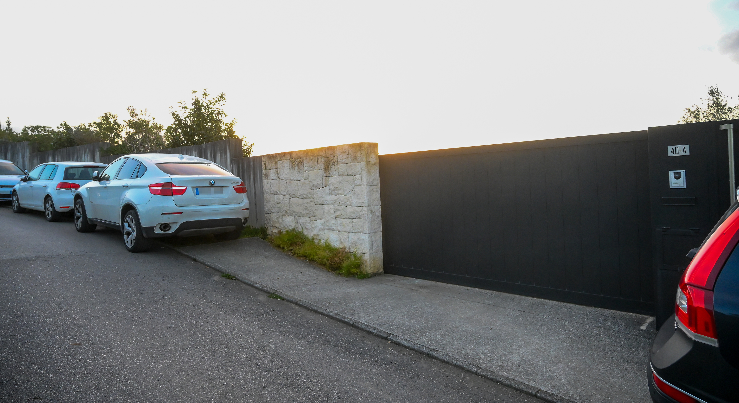 La entrada a la vivienda de Óscar Freire en Mijares (Cantabria).