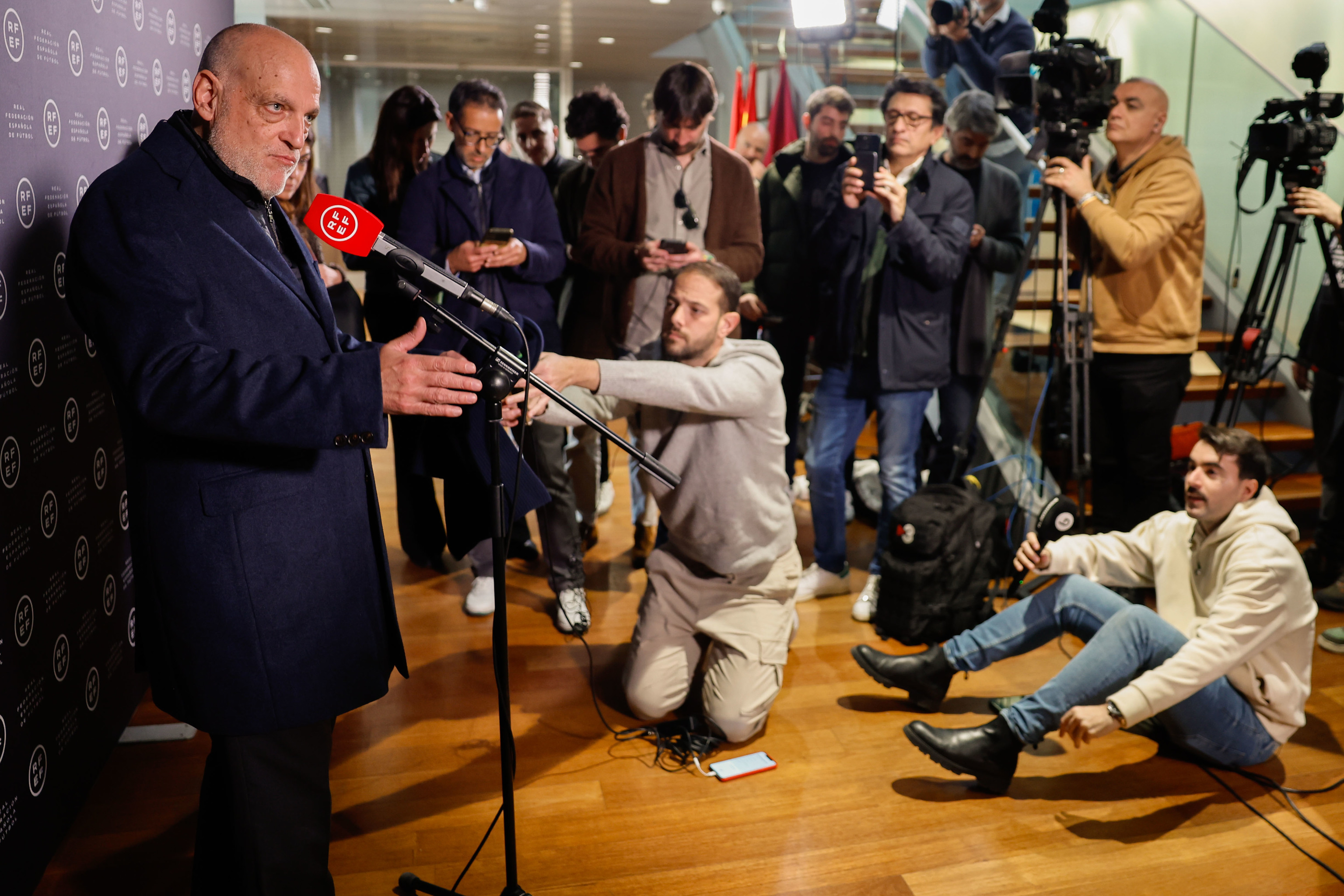Javier Tebas atiende a los medios.