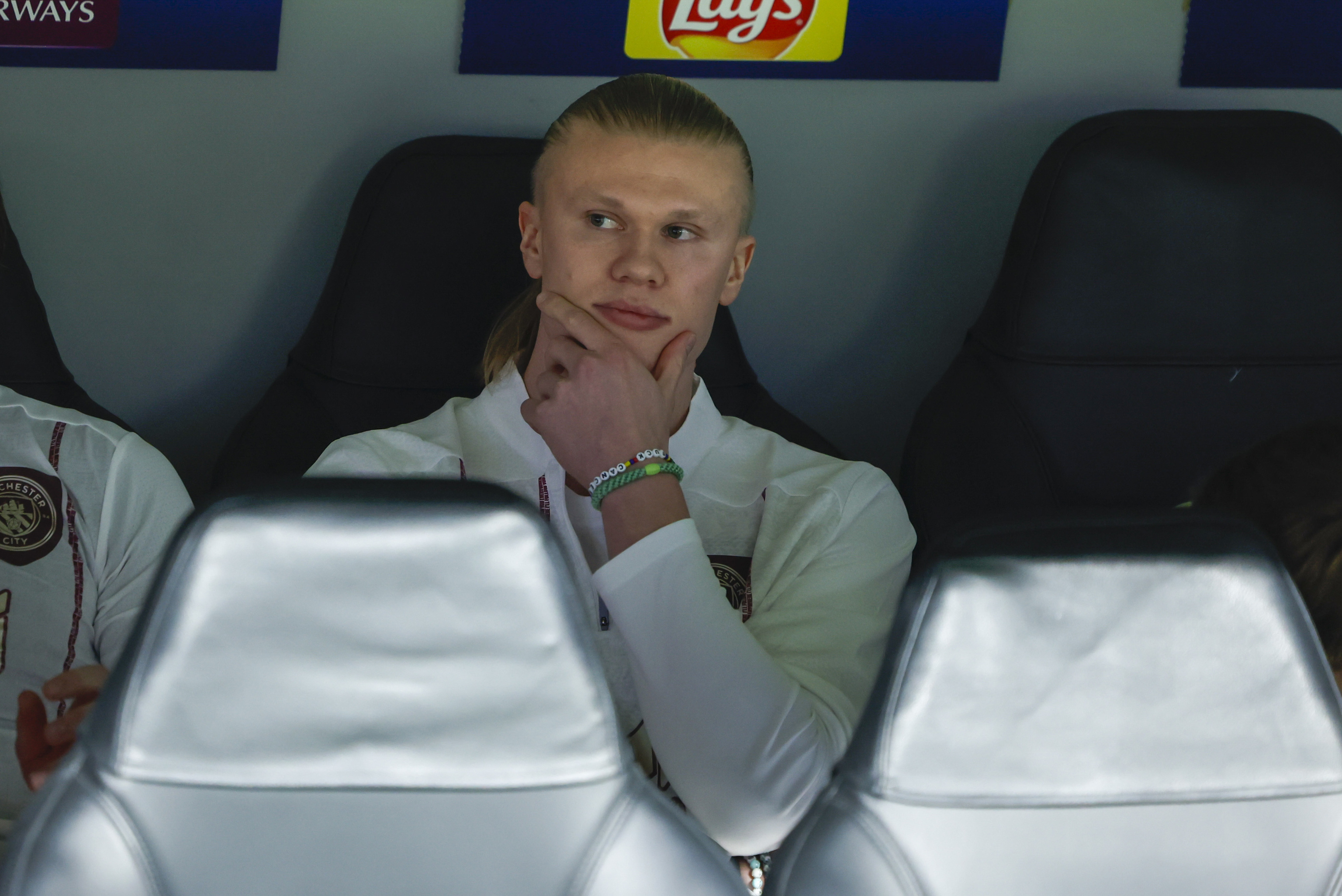 Erling Haaland, en el banquillo.