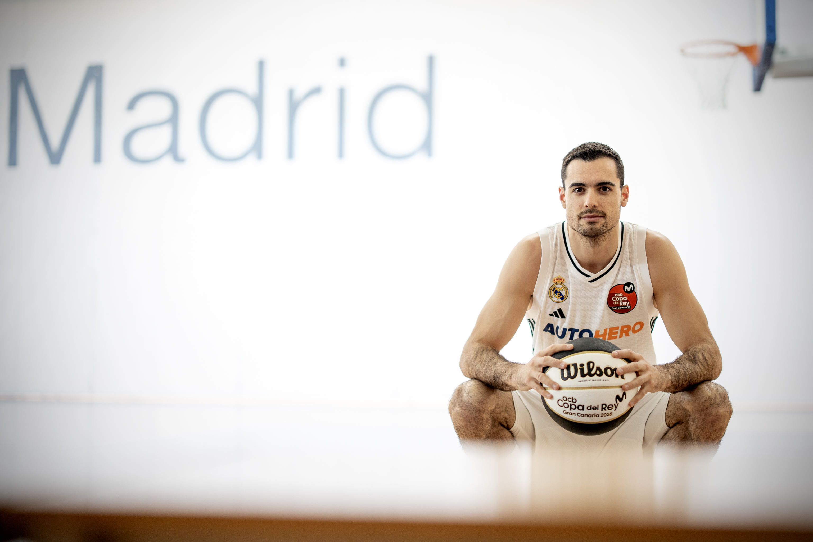 Alberto Abalde posa para EL MUNDO en Valdebebas.