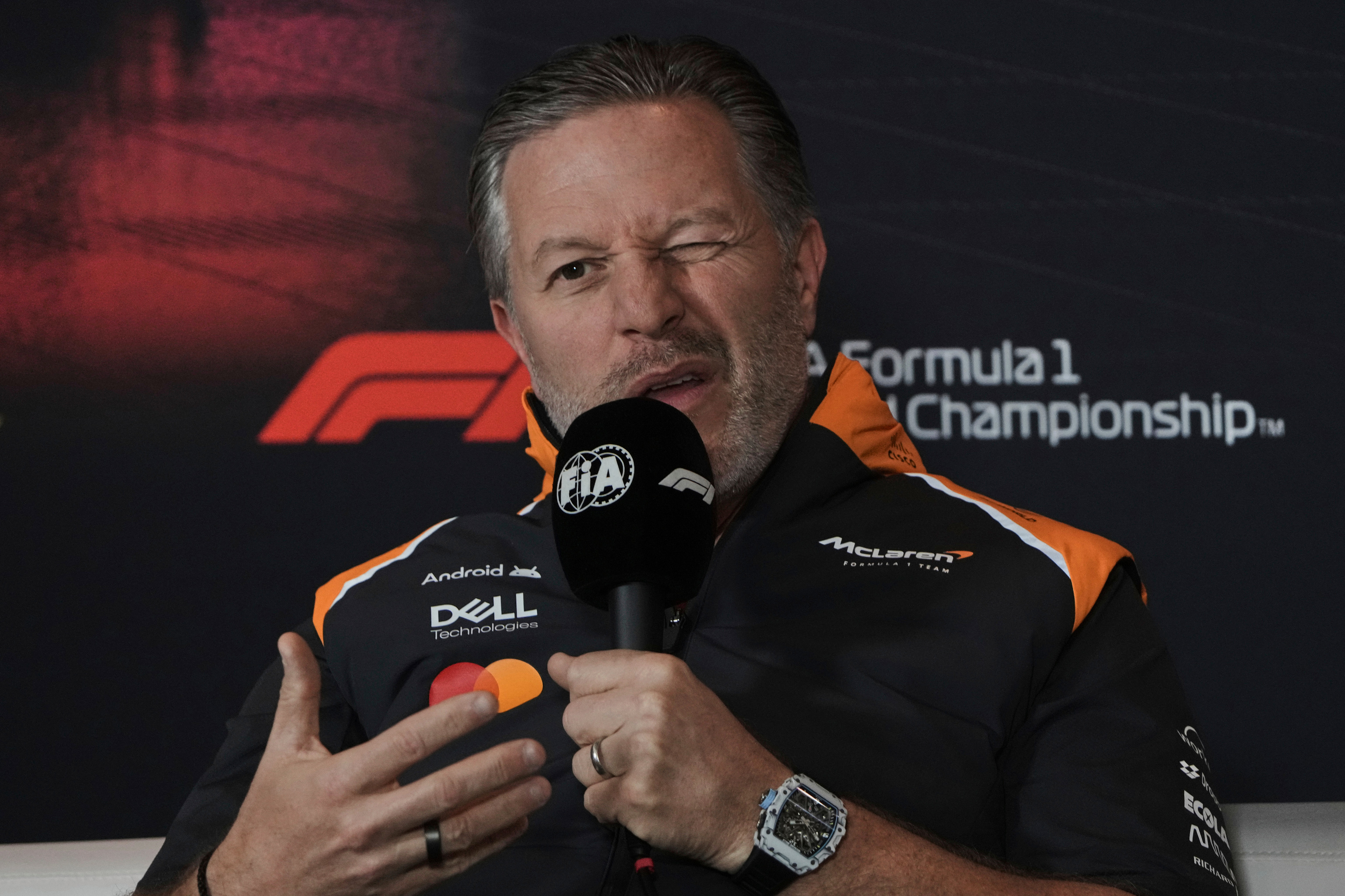 Zak Brown, el viernes, ante los periodistas en Shanghai.