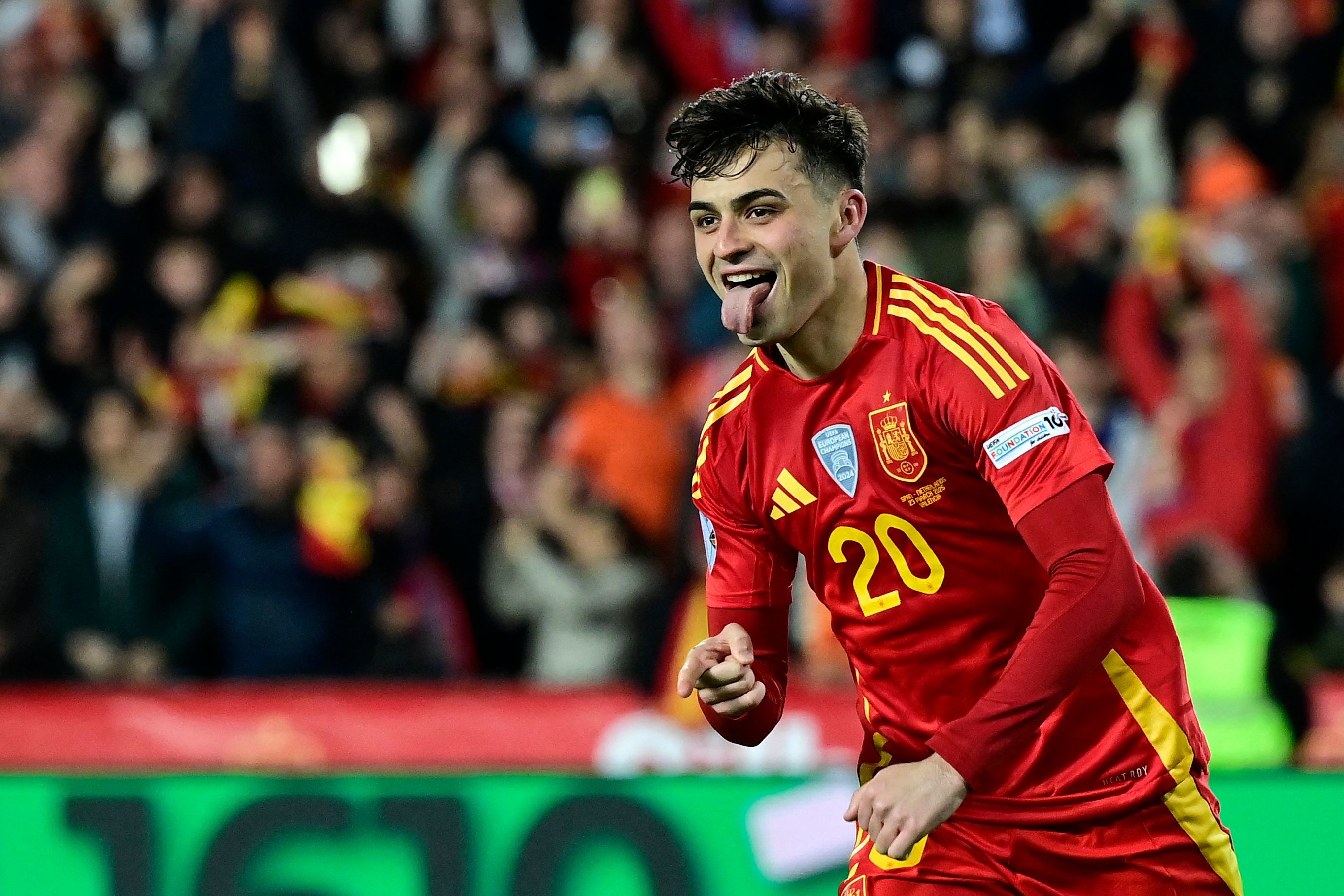 Pedri celebra el penalti que dio la clasificación a España.