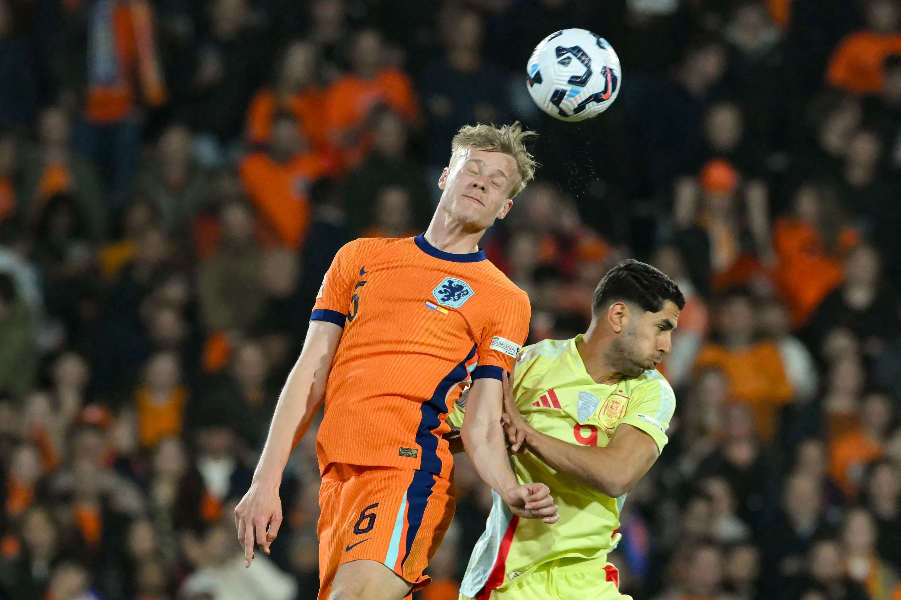 Van Hecke salta con Ayoze.