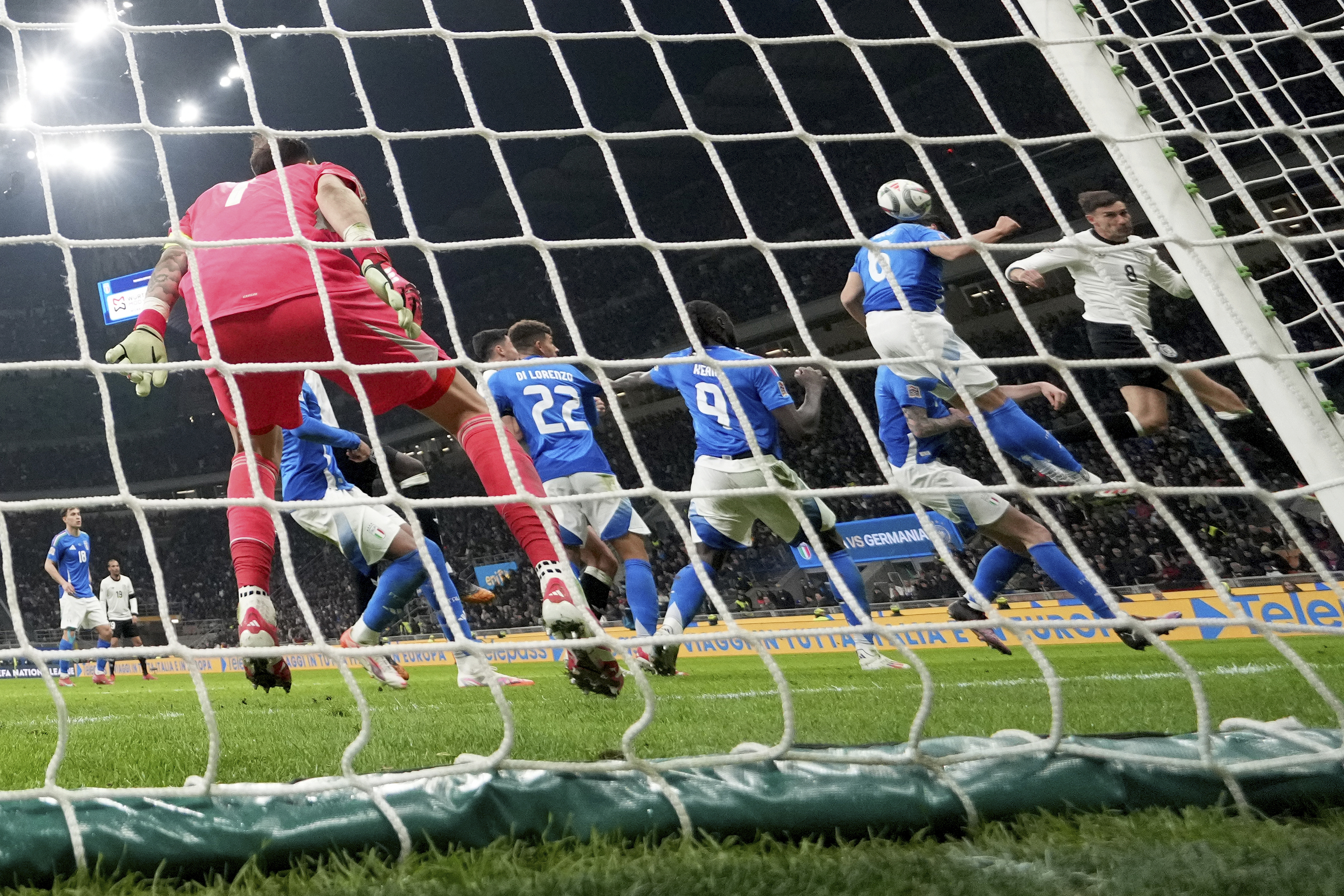 El cabezazo de Goretzka que valió el 1-2 en San Siro.