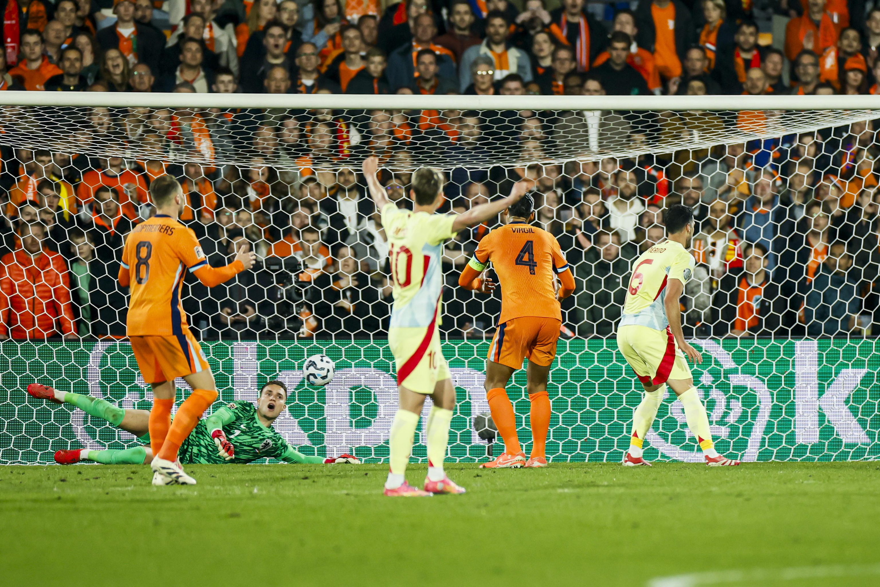 Merino anota el jueves el gol del empate ante Países Bajos.