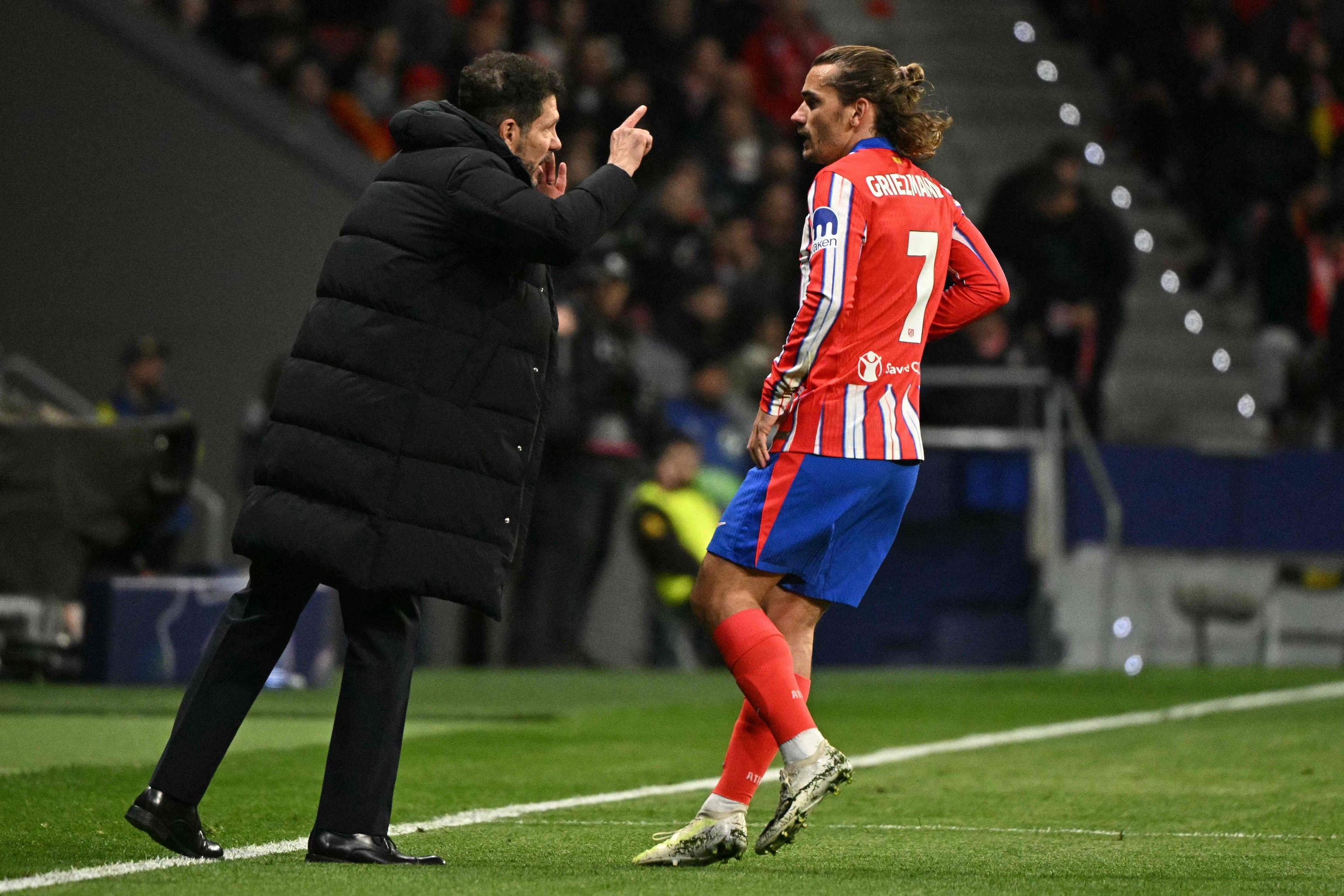 El francés junto a Diego Simeone.