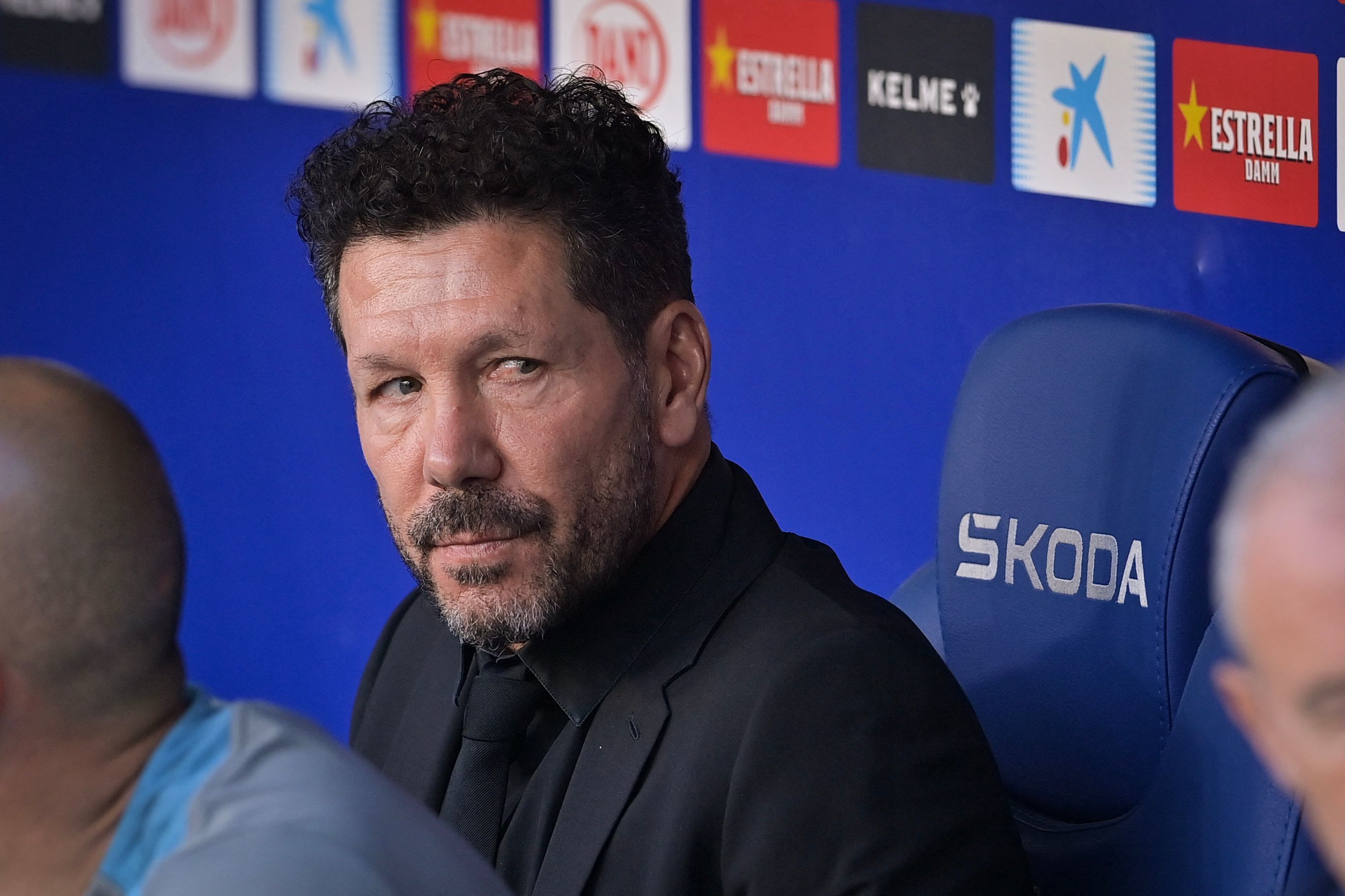 Simeone, en el banquillo de Cornellà.