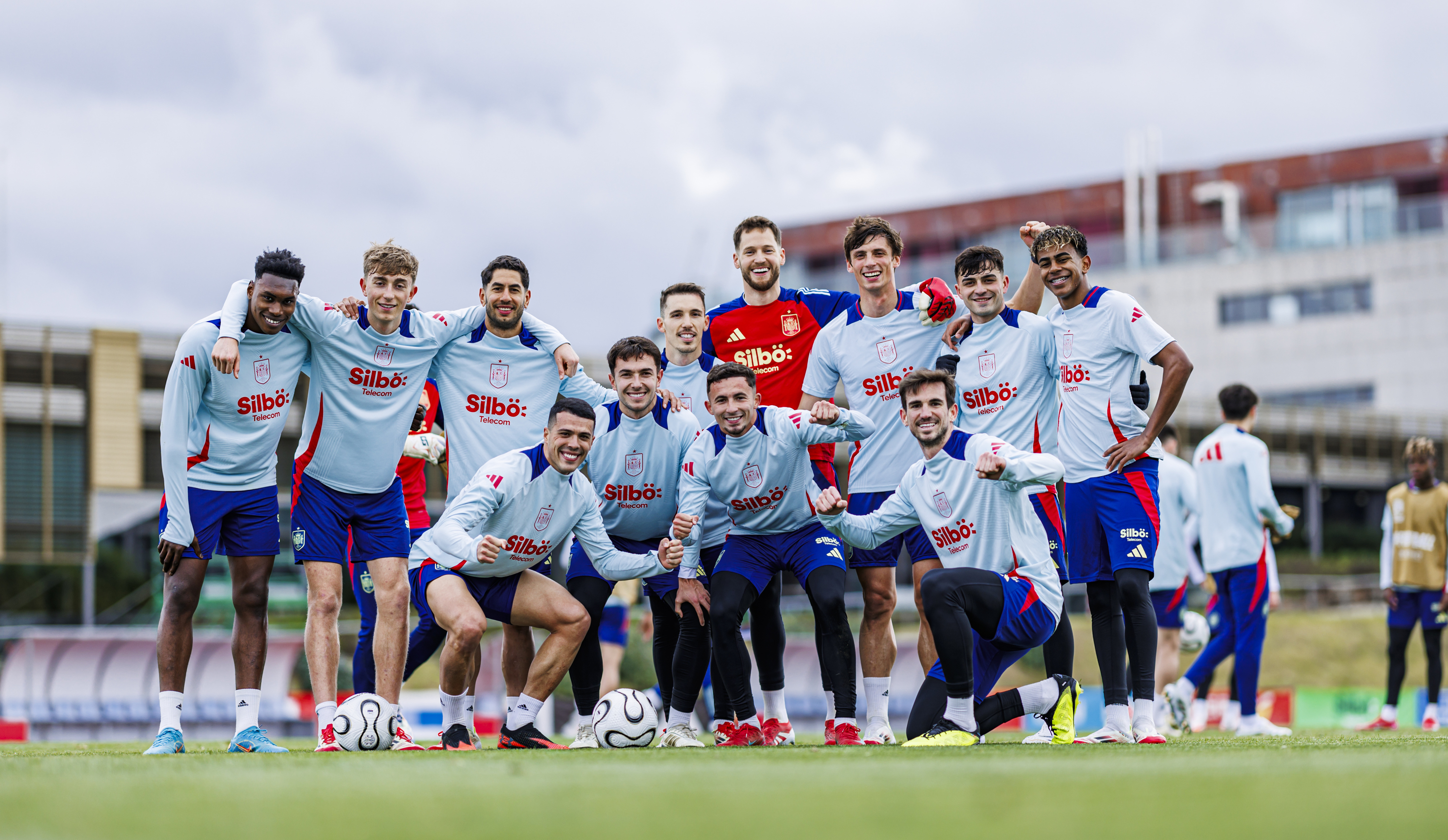 Una foto divertida del grupo tras el entrenamiento