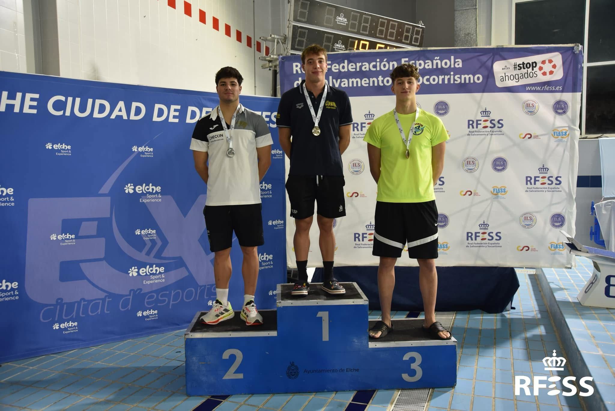 Carlos Coronado, con su medalla de oro.