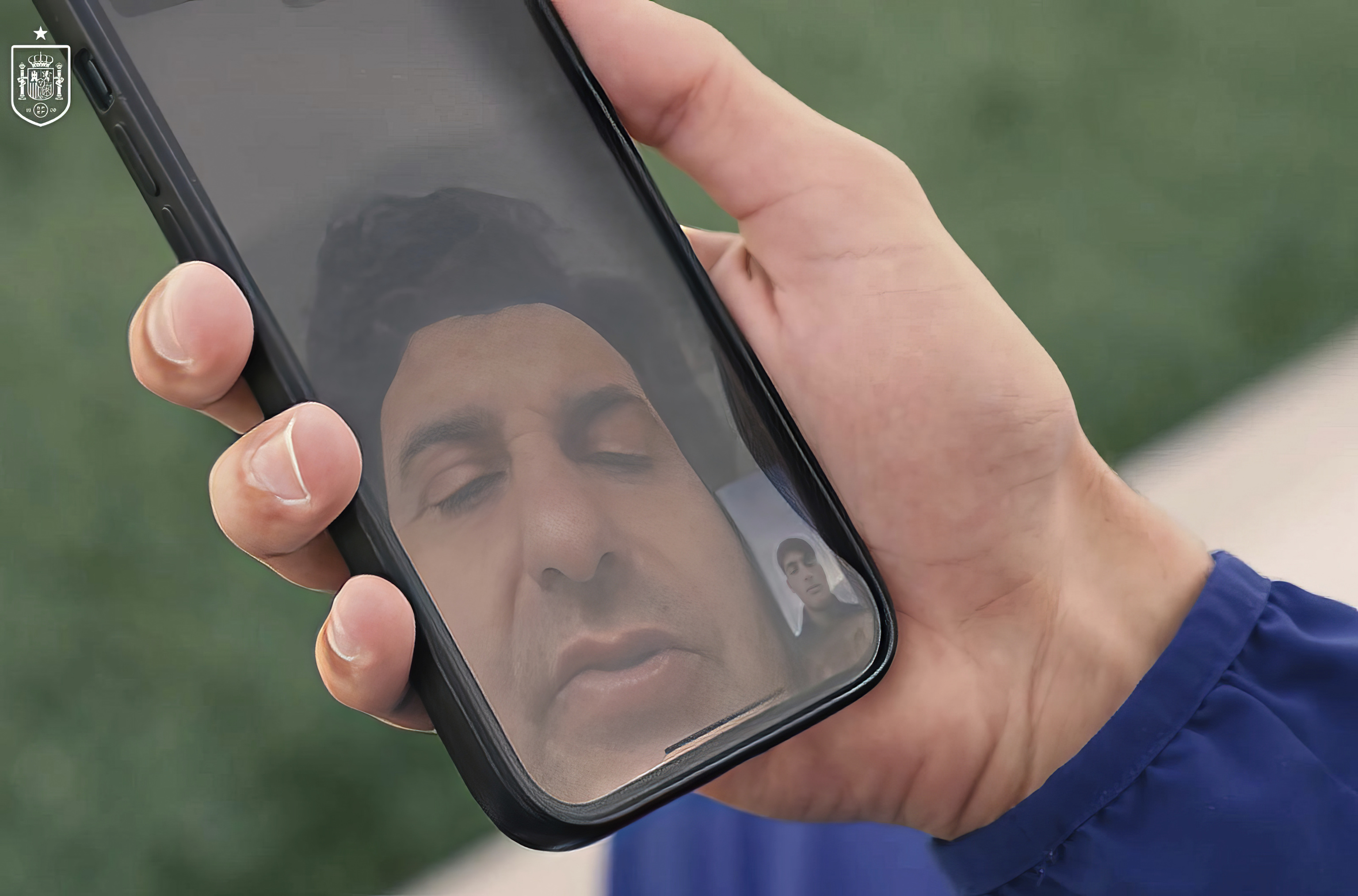 El futbolista, en la videollamada con su padre.