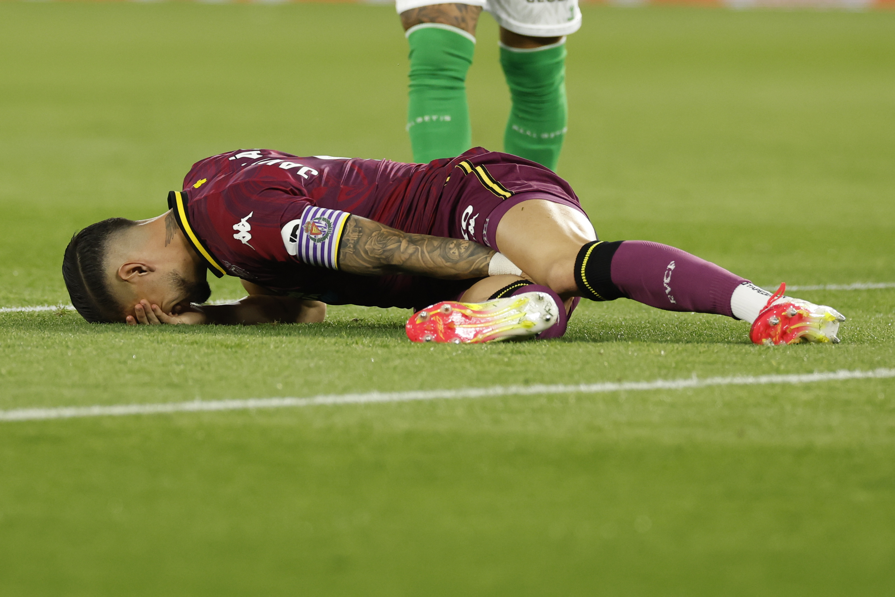 Javi Sánchez, tras su lesión de rodilla en el Villamarín.