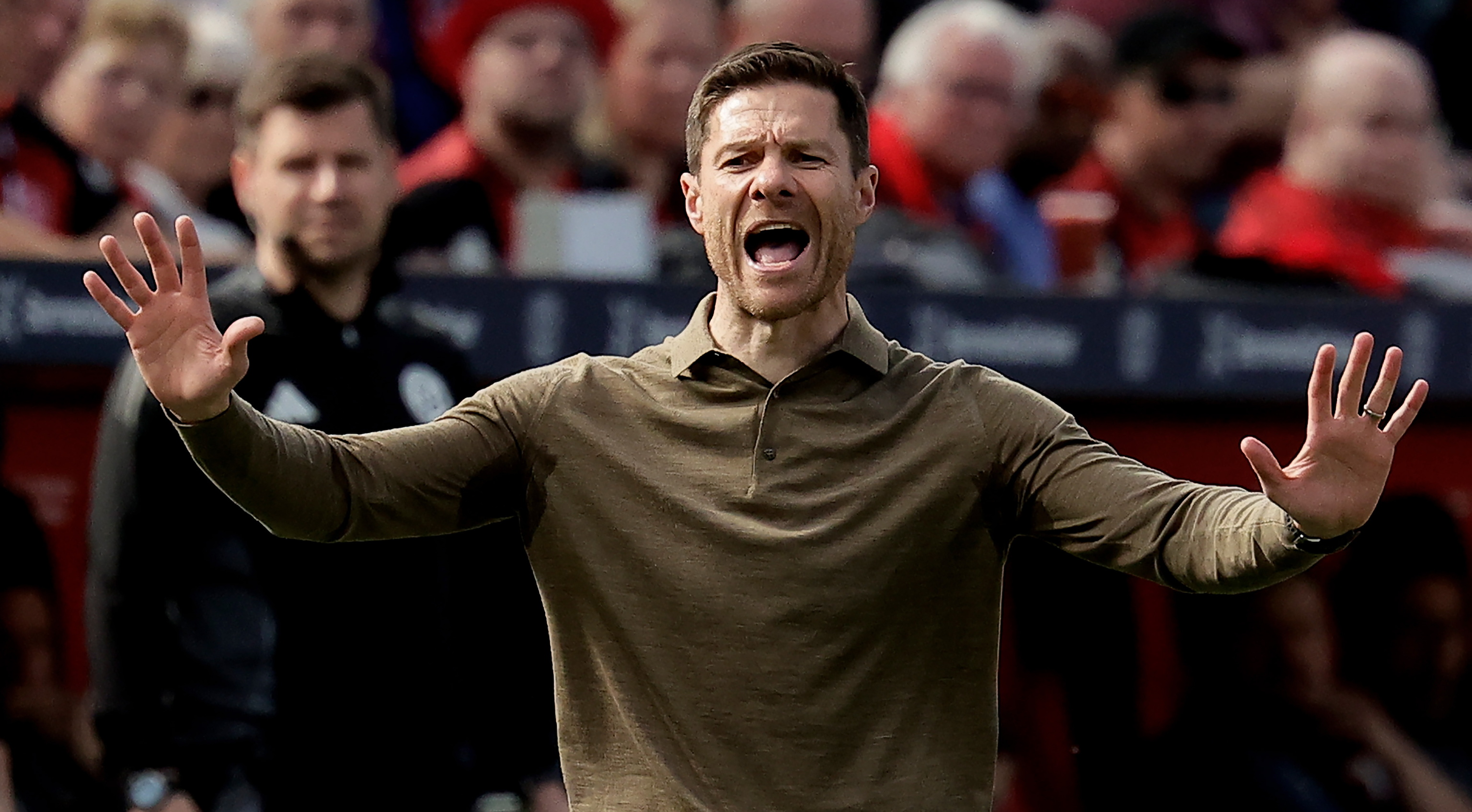 Xabi Alonso, en el banquillo del Bayer Leverkusen.