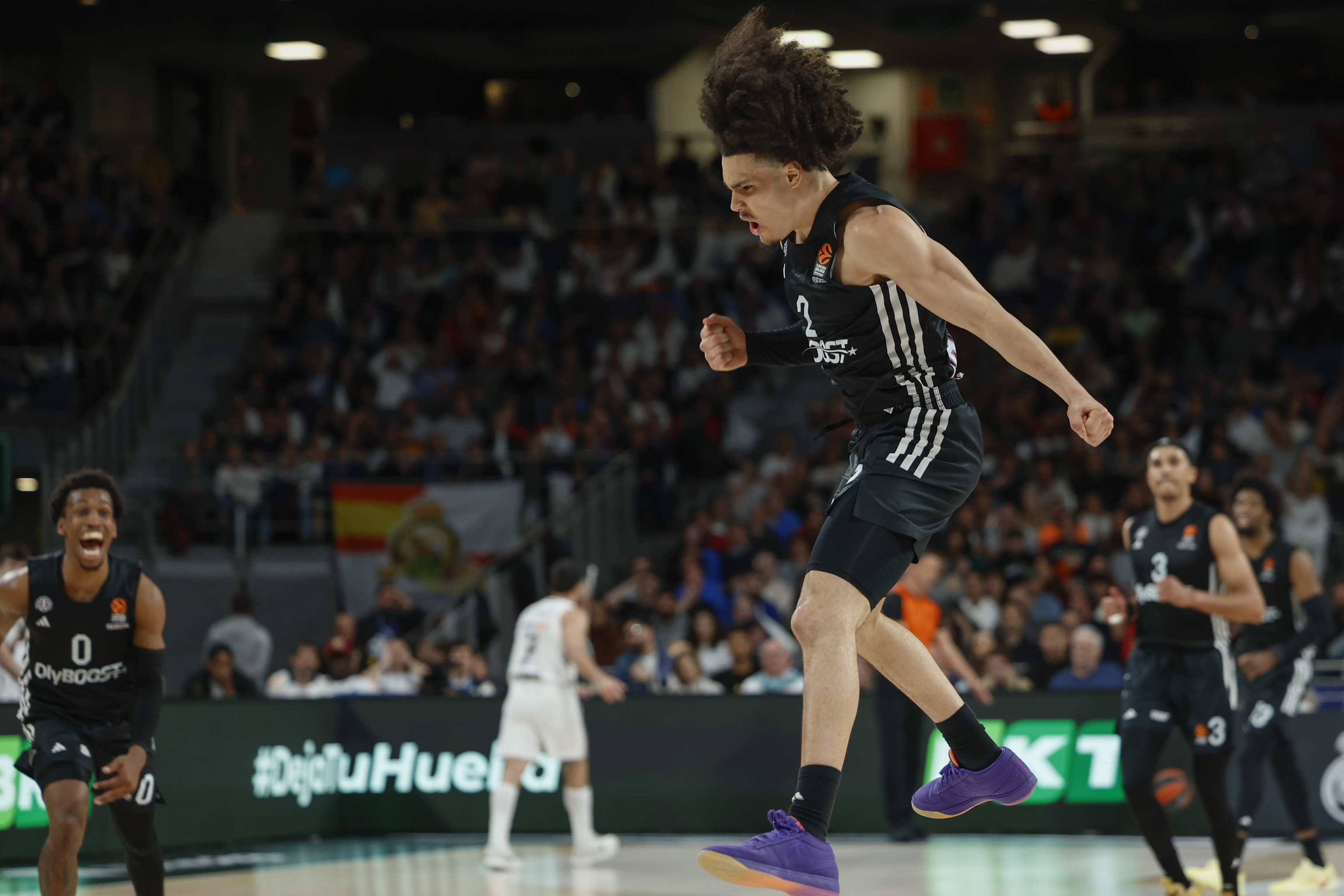 Hifi celebra el triple que sentenció el partido.