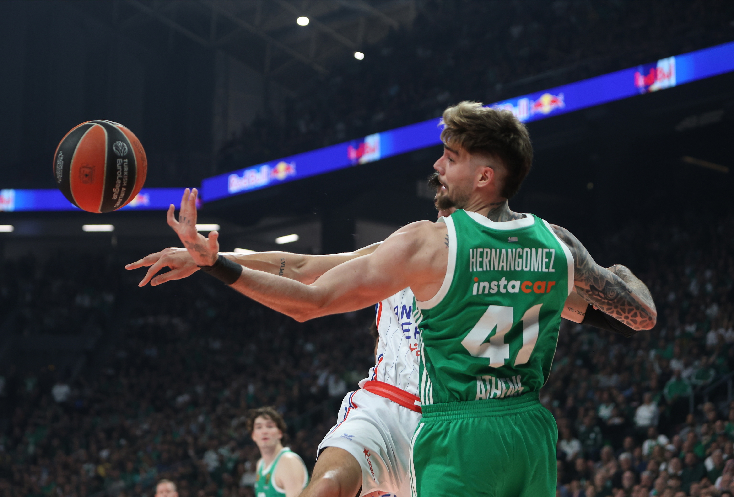 Juancho Hernangómez, en el partido contra el Efes en el OAKA.