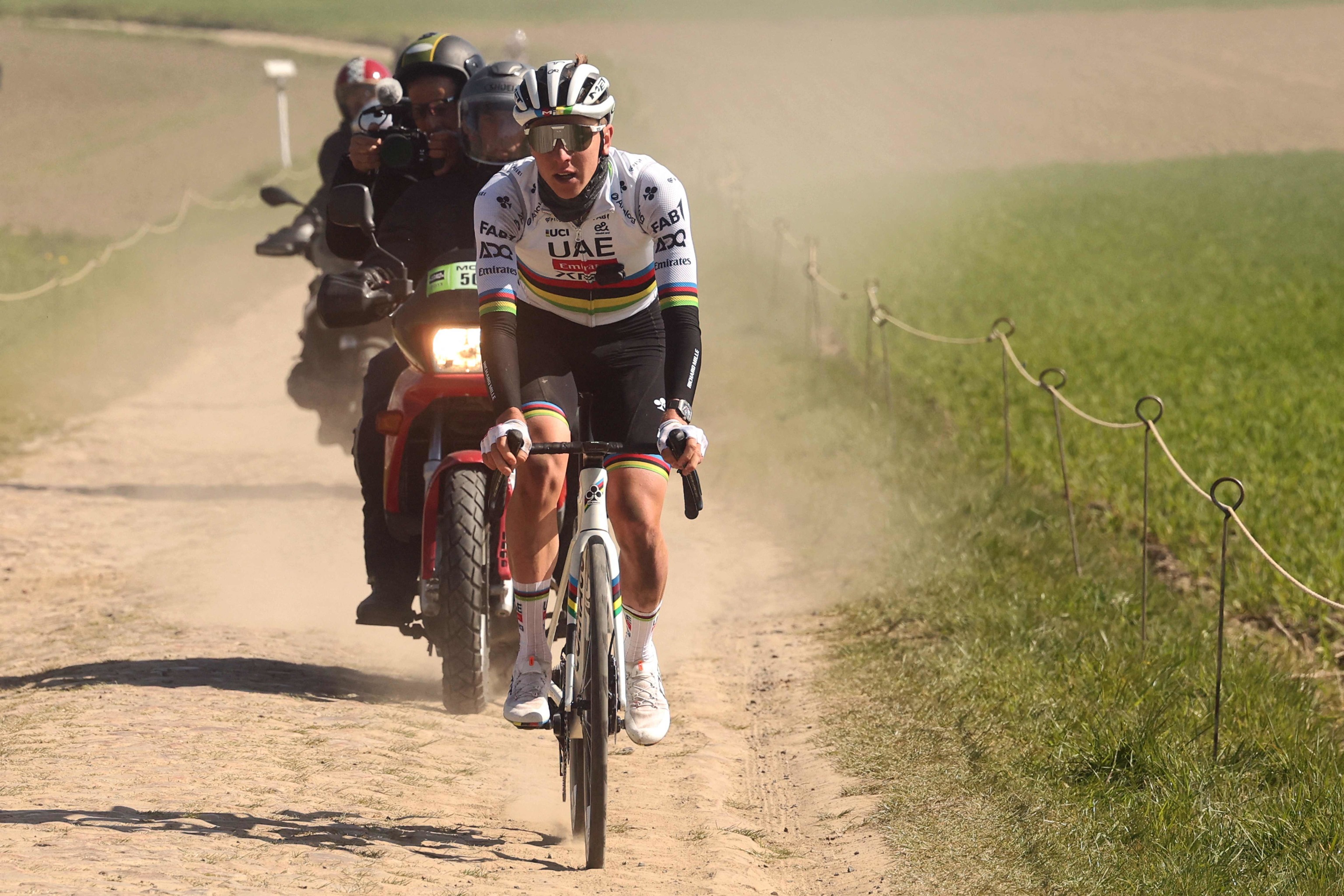 Pogacar, en un entrenamiento en Haveluy, tramo adoquinado de la París-Roubaix.