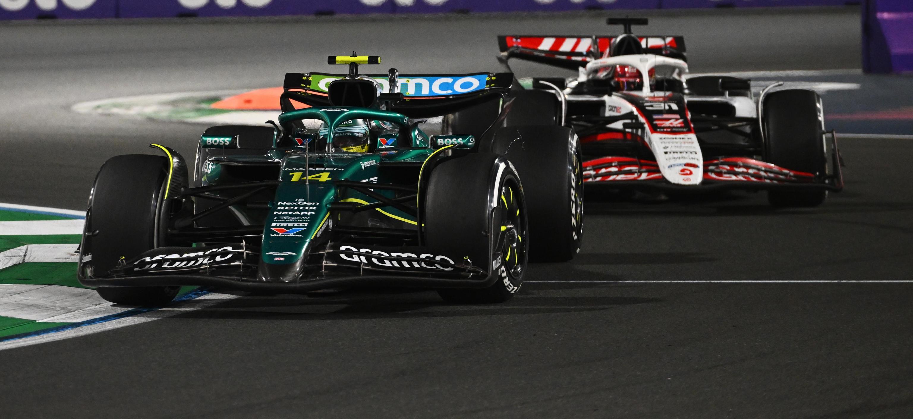 Alonso, por delante de Ocon, el domingo en Jeddah.