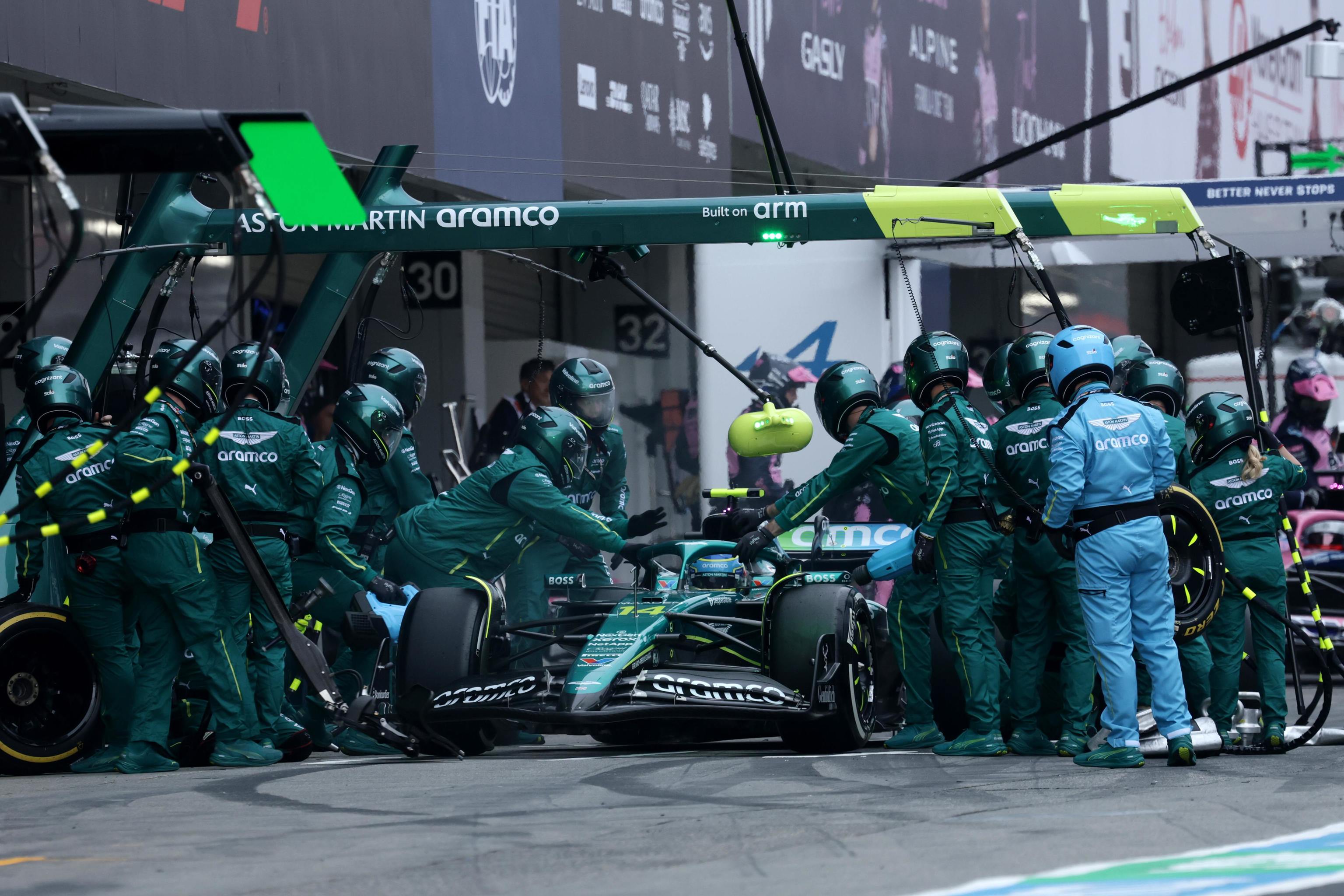 Alonso, durante su único 'pit-stop' en el GP de Japón.