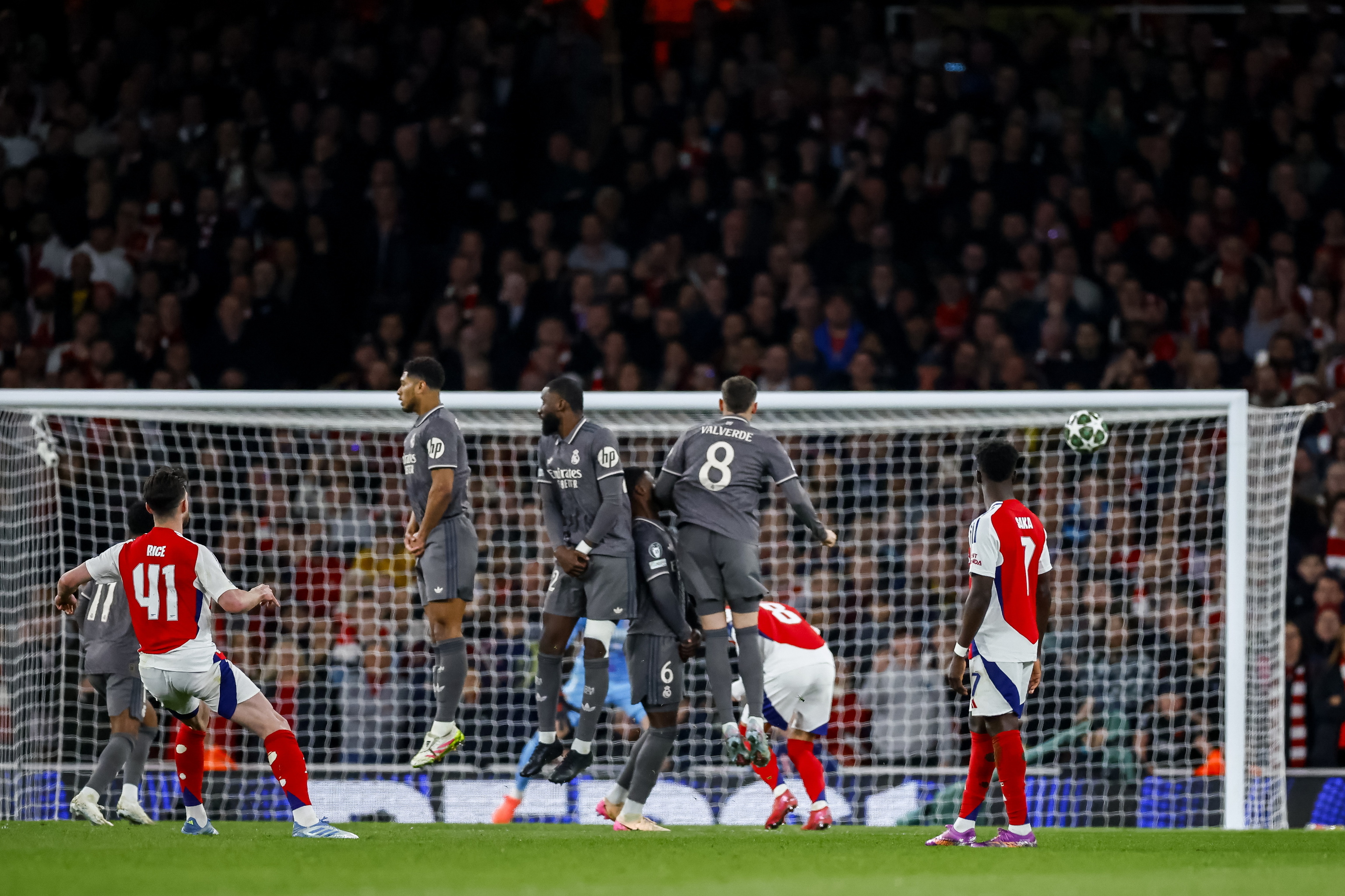 El golpeo de Rice, en la acción del 1-0 ante el Real Madrid.