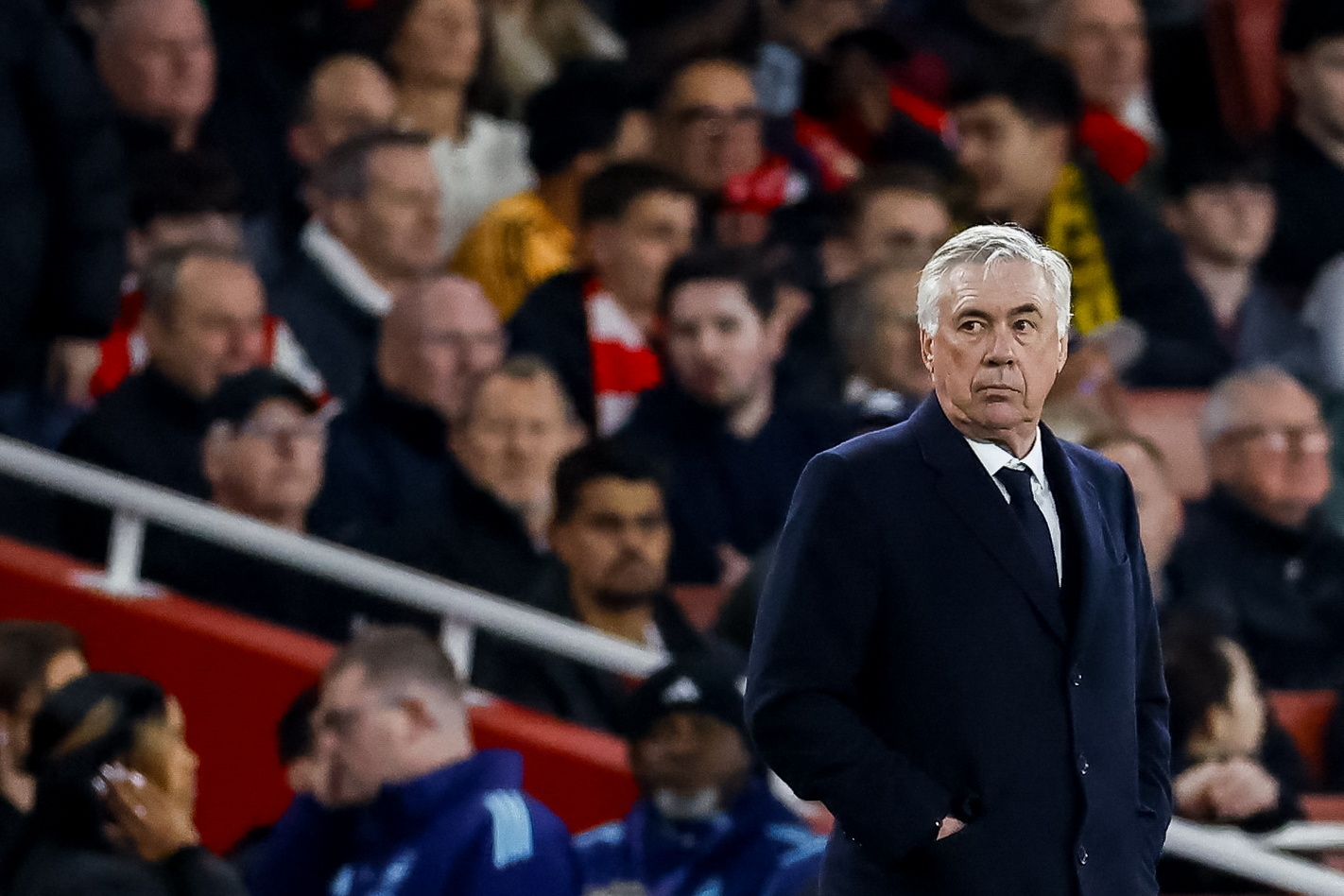 Ancelotti, el martes, en la zona técnica del Emirates.
